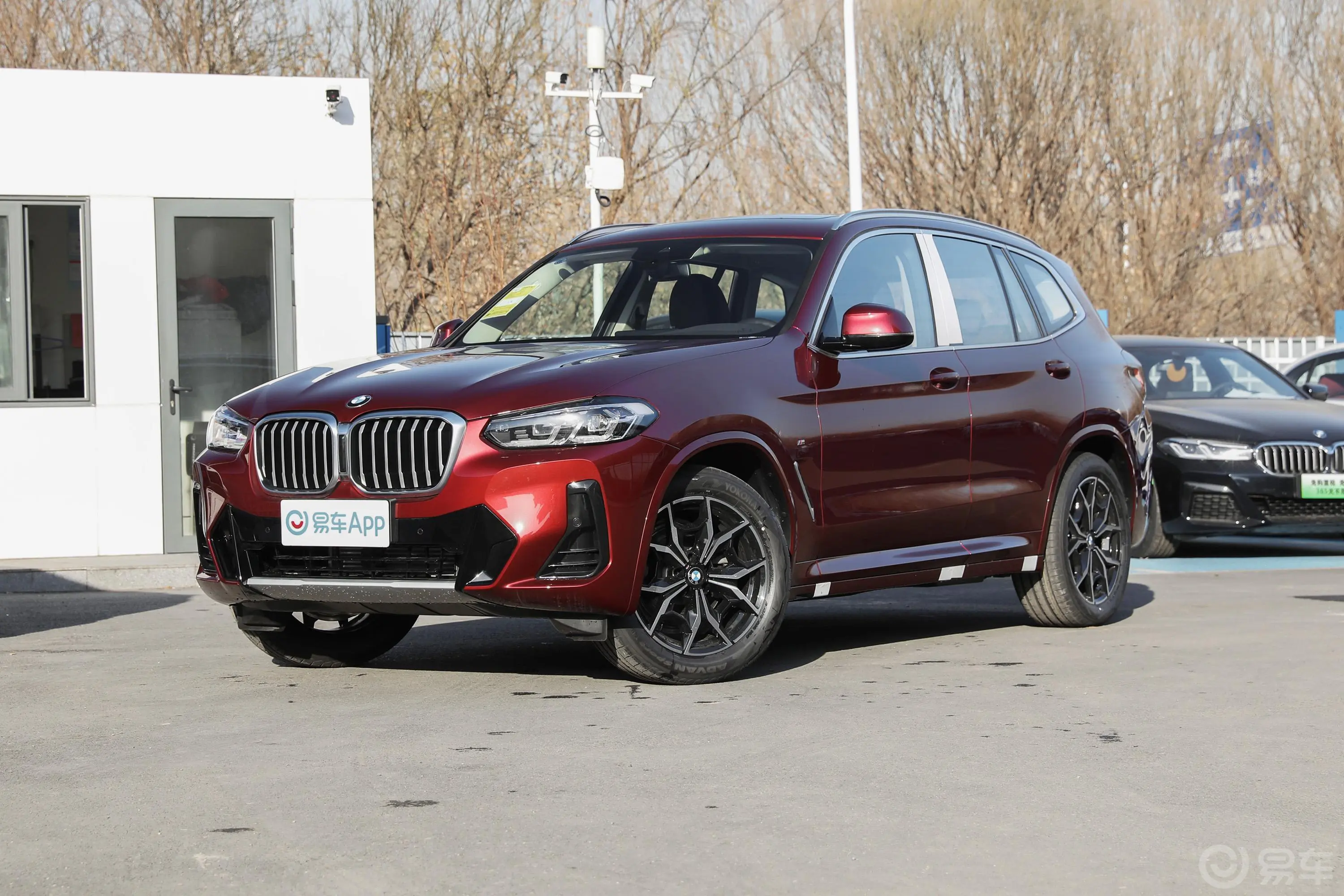 宝马X3xDrive 25i M运动套装侧前45度车头向左水平