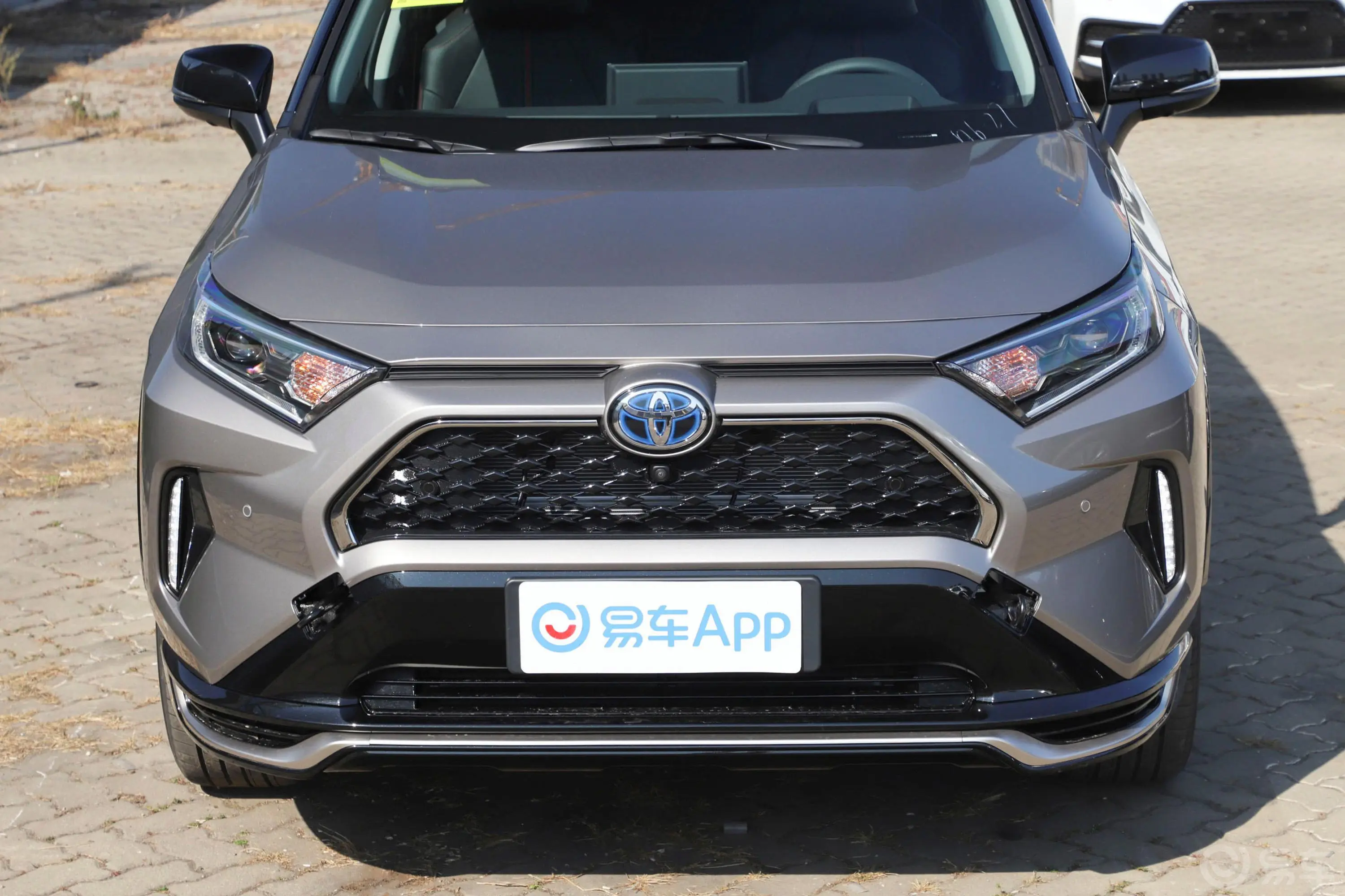 RAV4荣放 双擎E+2.5L 四驱旗舰Pro外观