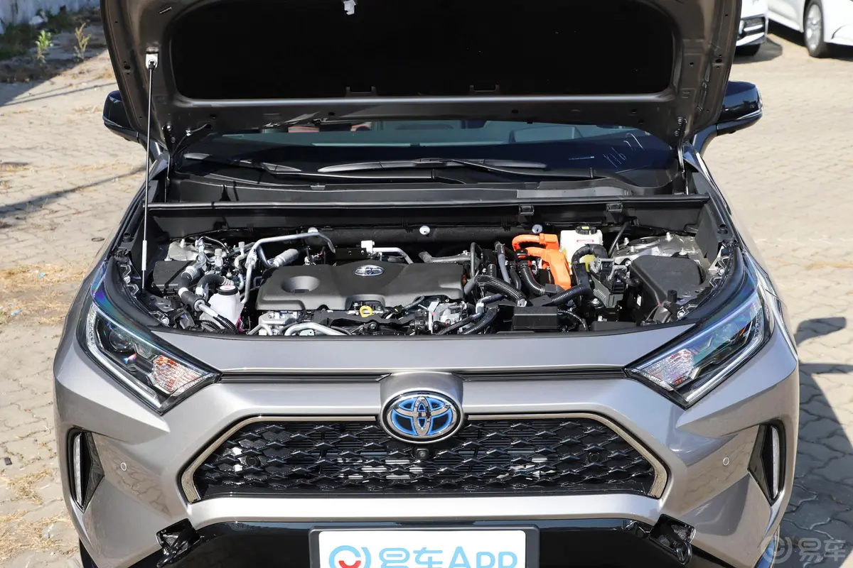 RAV4荣放 双擎E+2.5L 四驱旗舰Pro外观