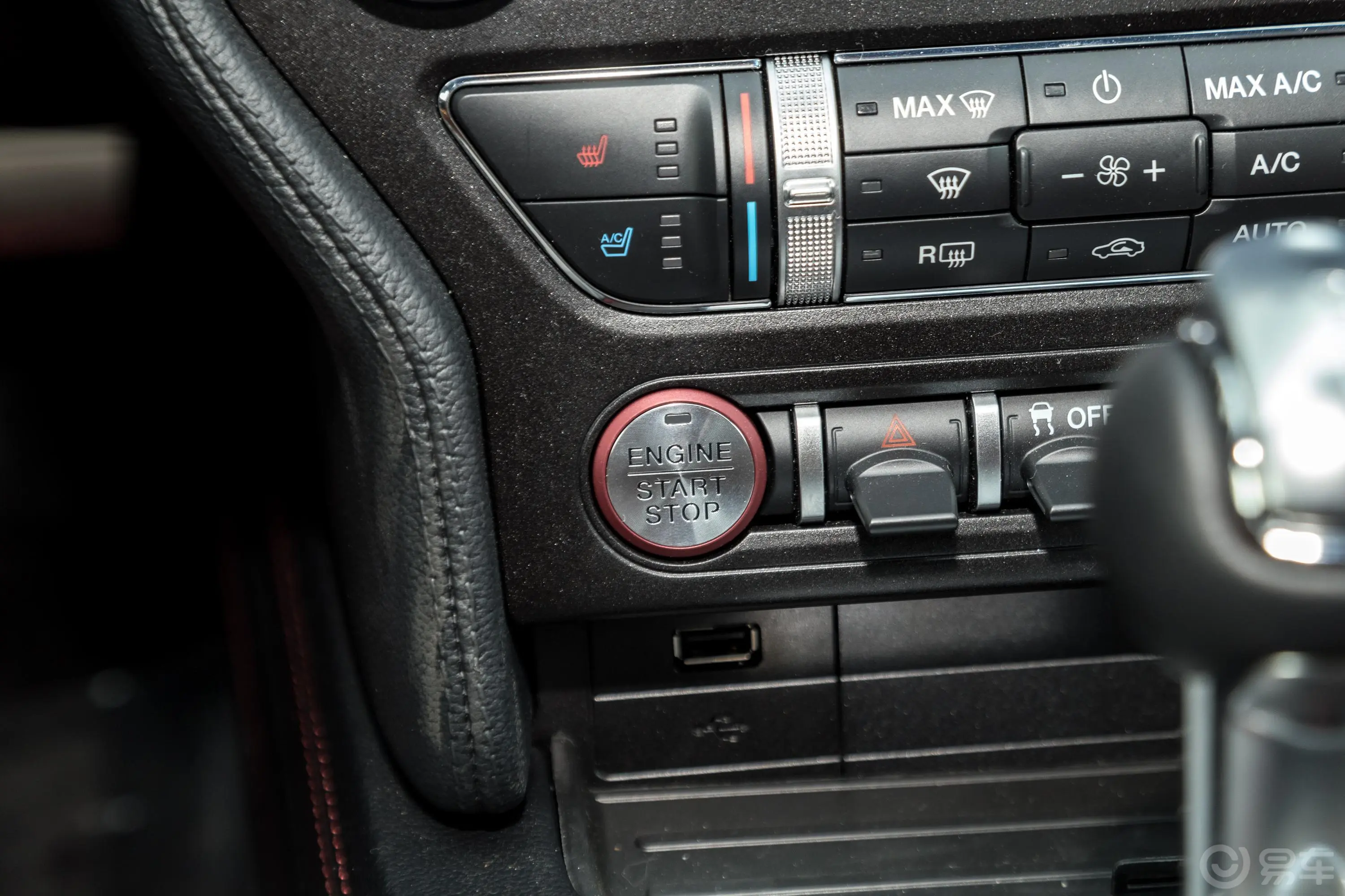 Mustang2.3T 黑曜魅影特别版钥匙孔或一键启动按键