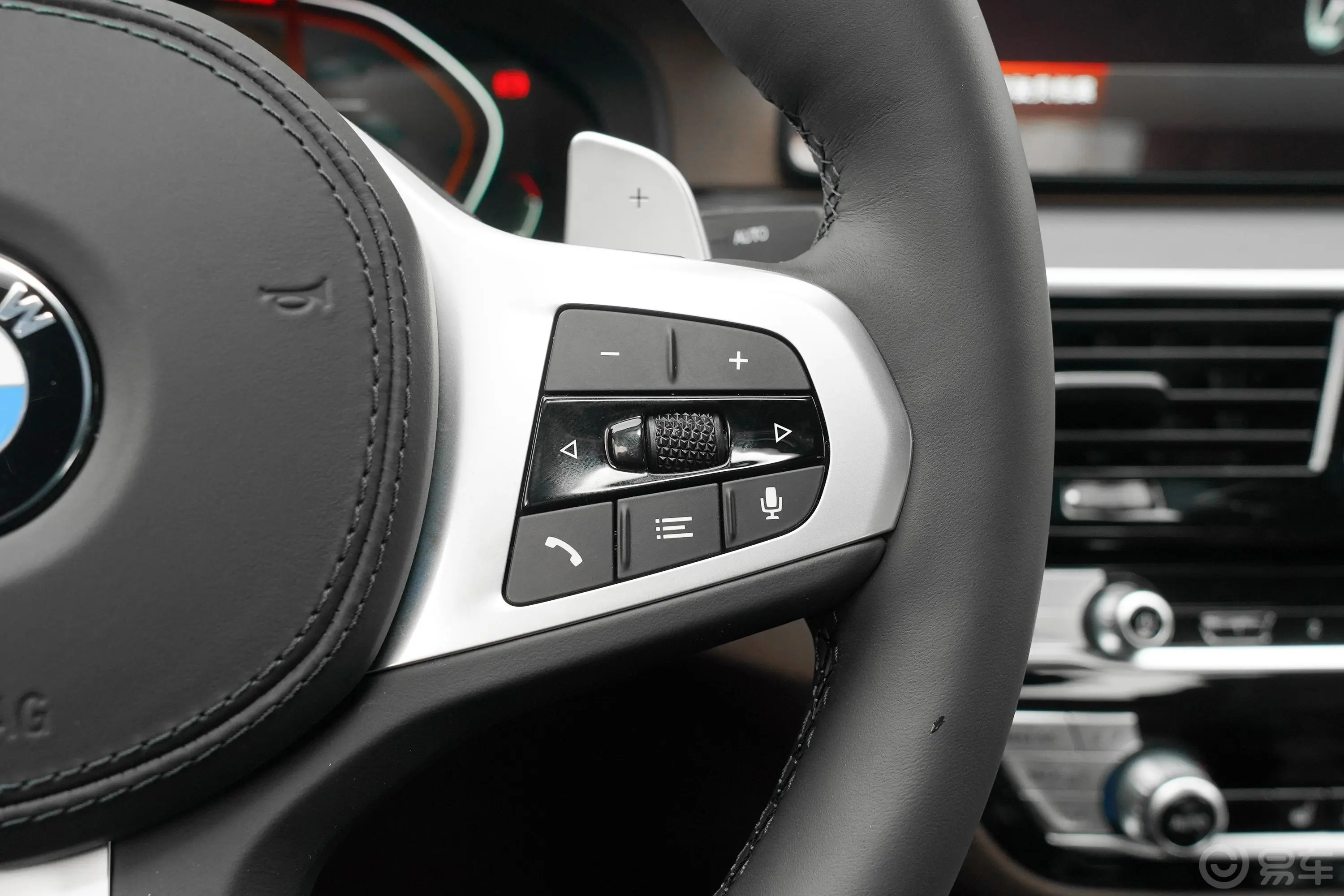 宝马5系改款 530Li 领先型 M运动套装右侧方向盘功能按键