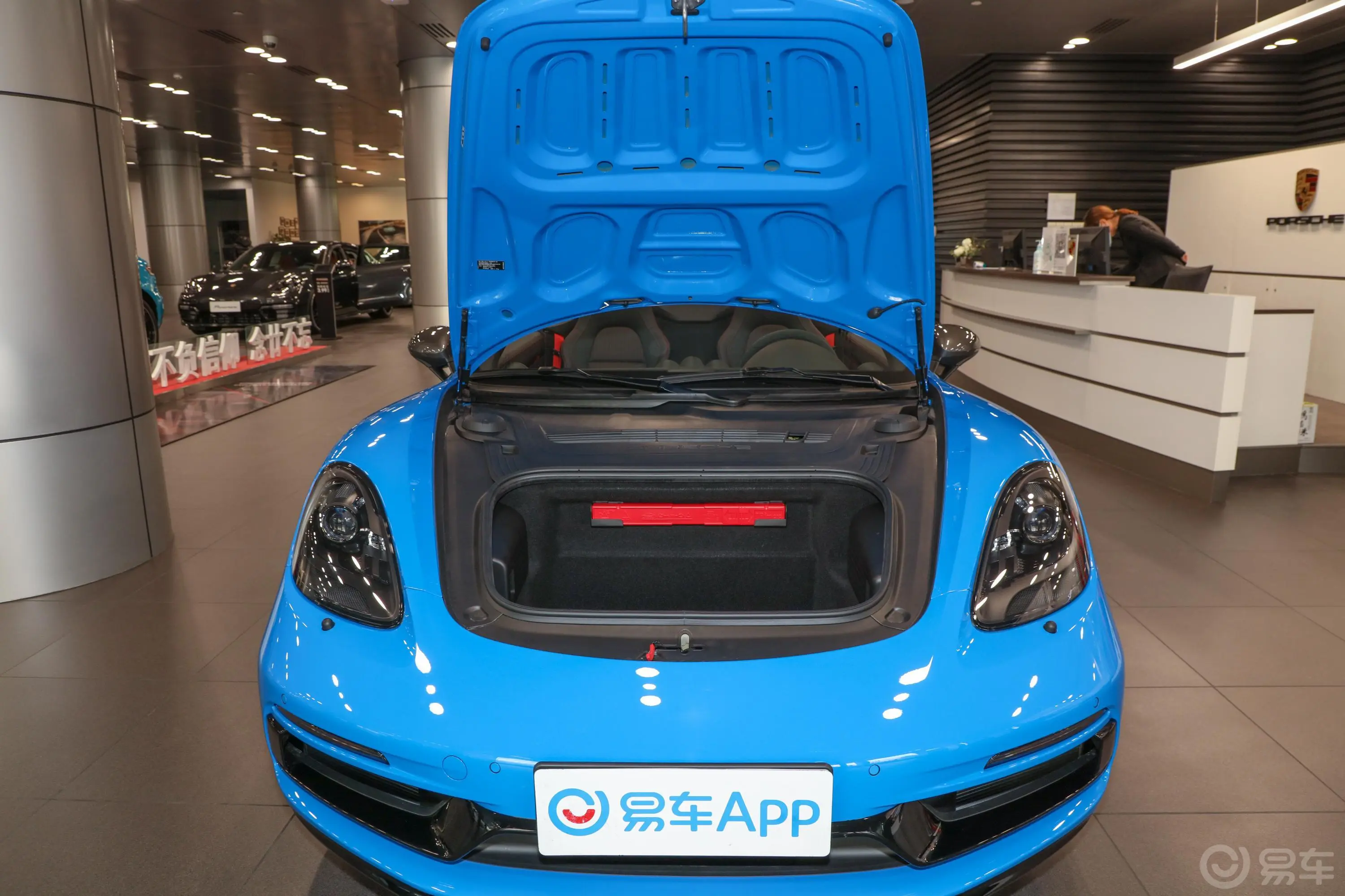 保时捷718Boxster T 2.0T空间