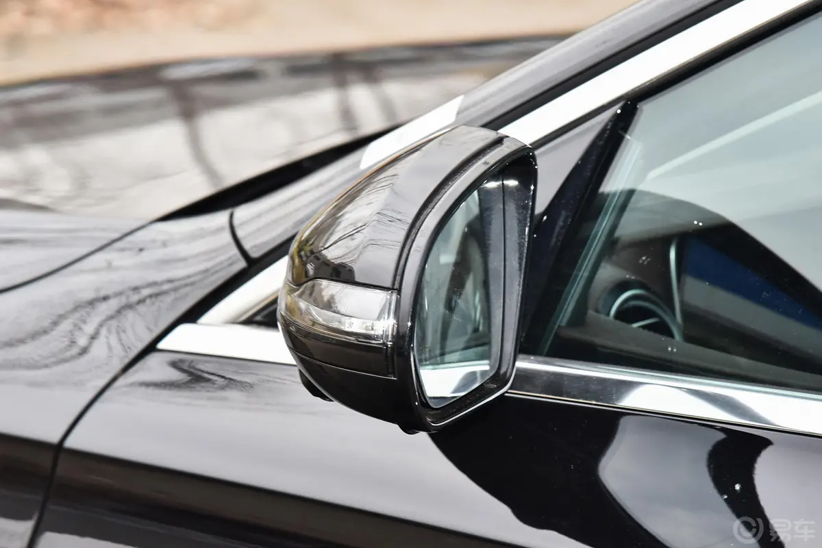 奔驰E级 插电混动改款 E 350 e L 插电式混合动力轿车后视镜镜面
