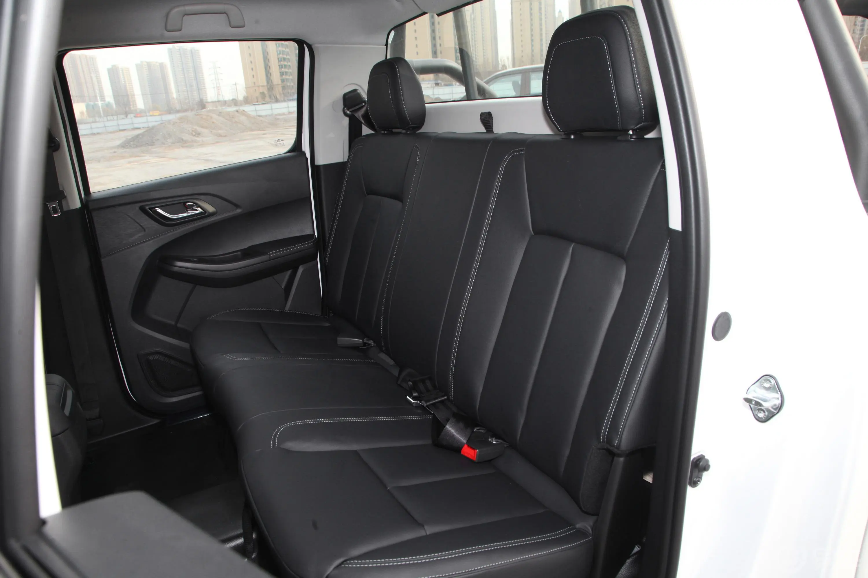 宝典低货台 1.8T 手动 四驱 标轴舒享版 汽油后排座椅