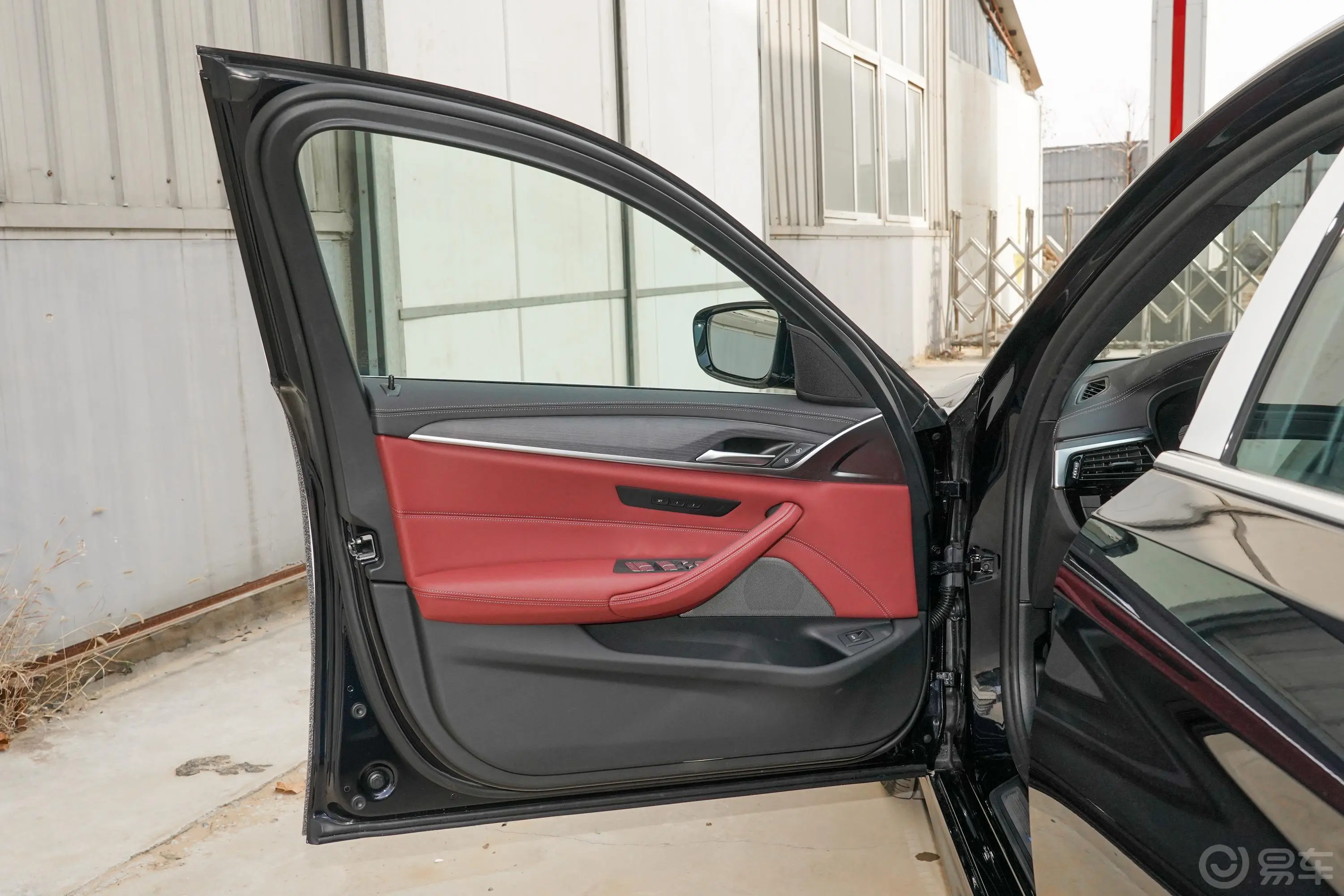 宝马5系改款 530Li xDrive M运动套装驾驶员侧前车门