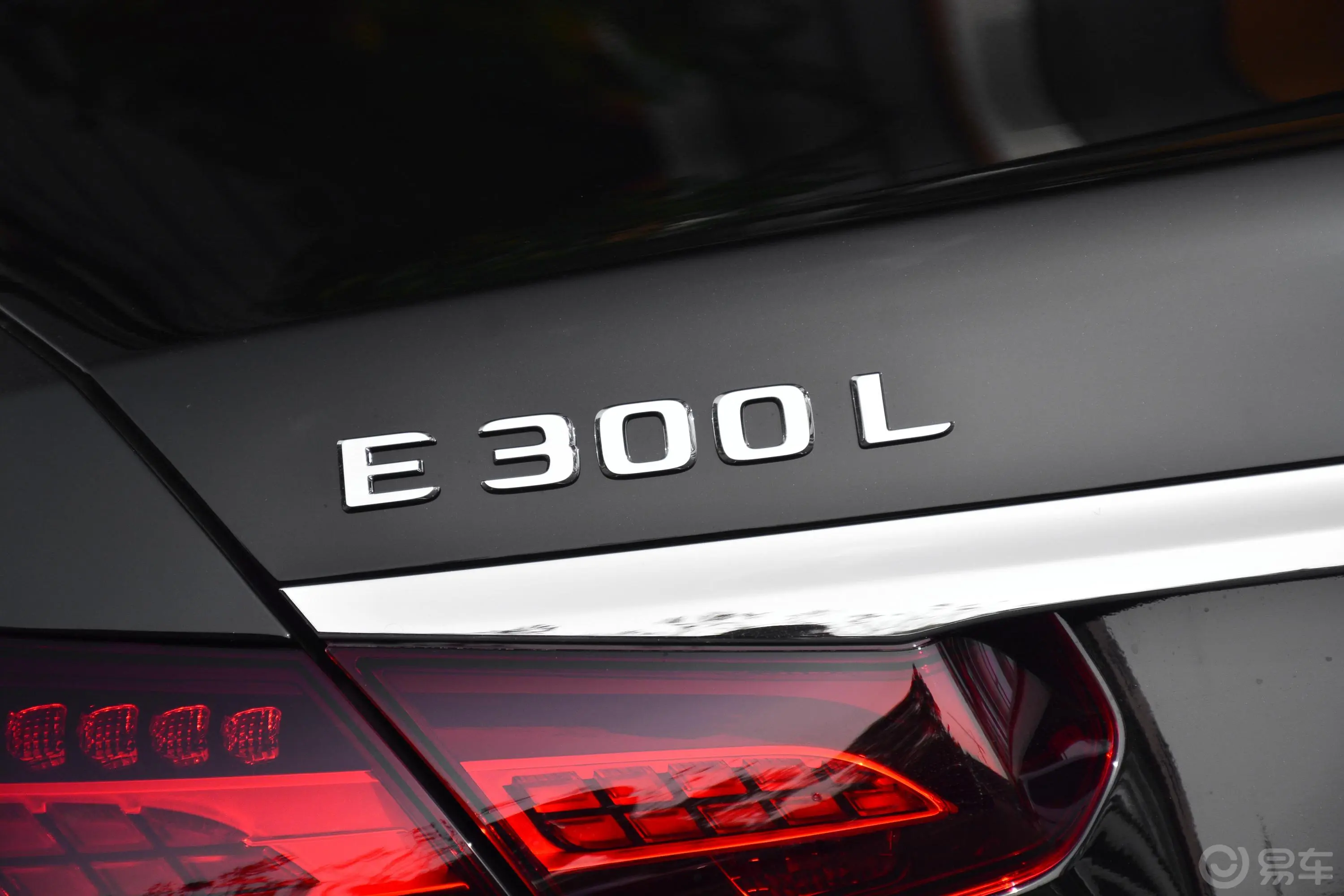 奔驰E级改款 E 300 L 豪华型外观