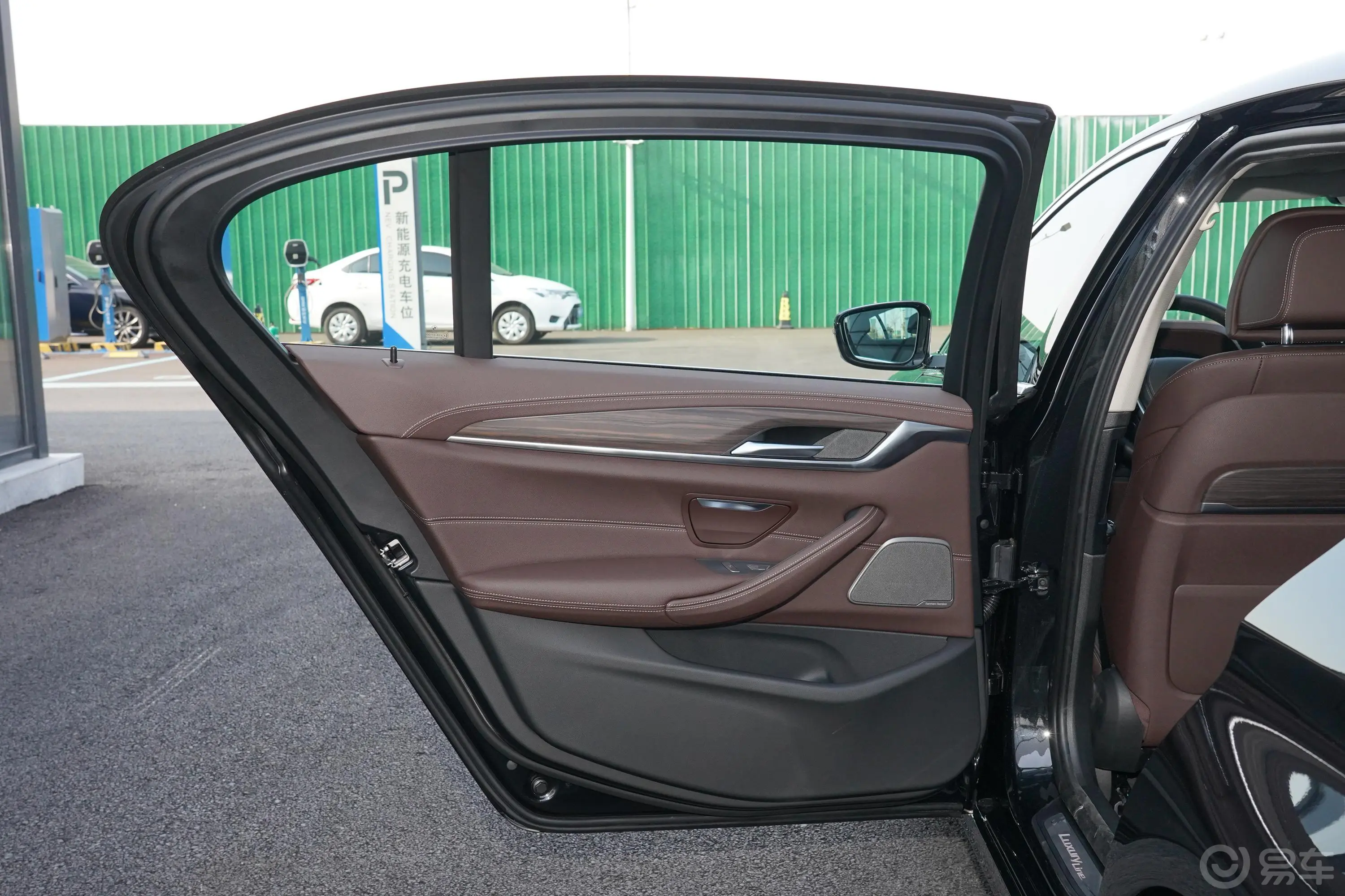 宝马5系改款 530Li 尊享型豪华套装驾驶员侧后车门