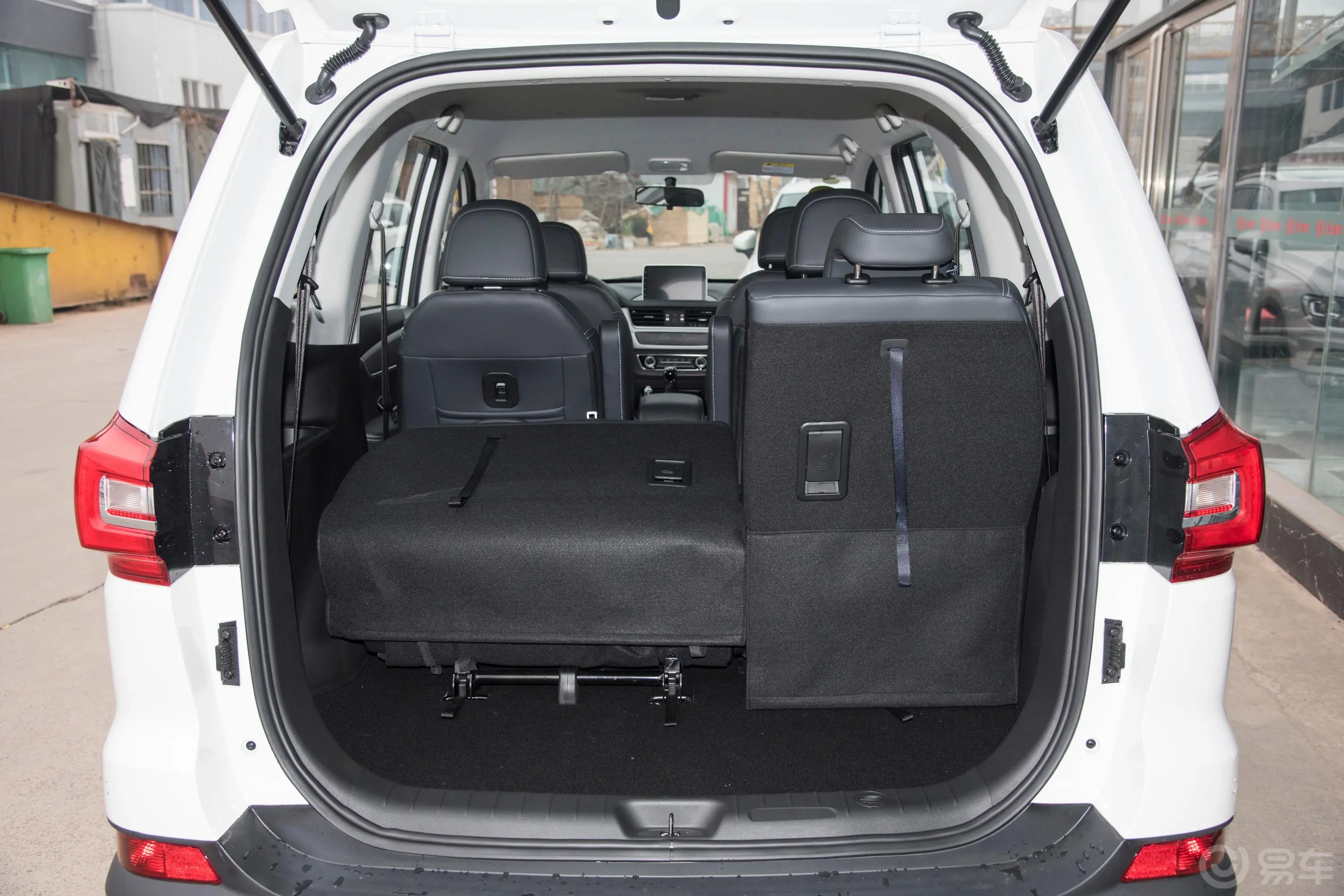 风行SX61.6L 手动 豪华型-青春版空间