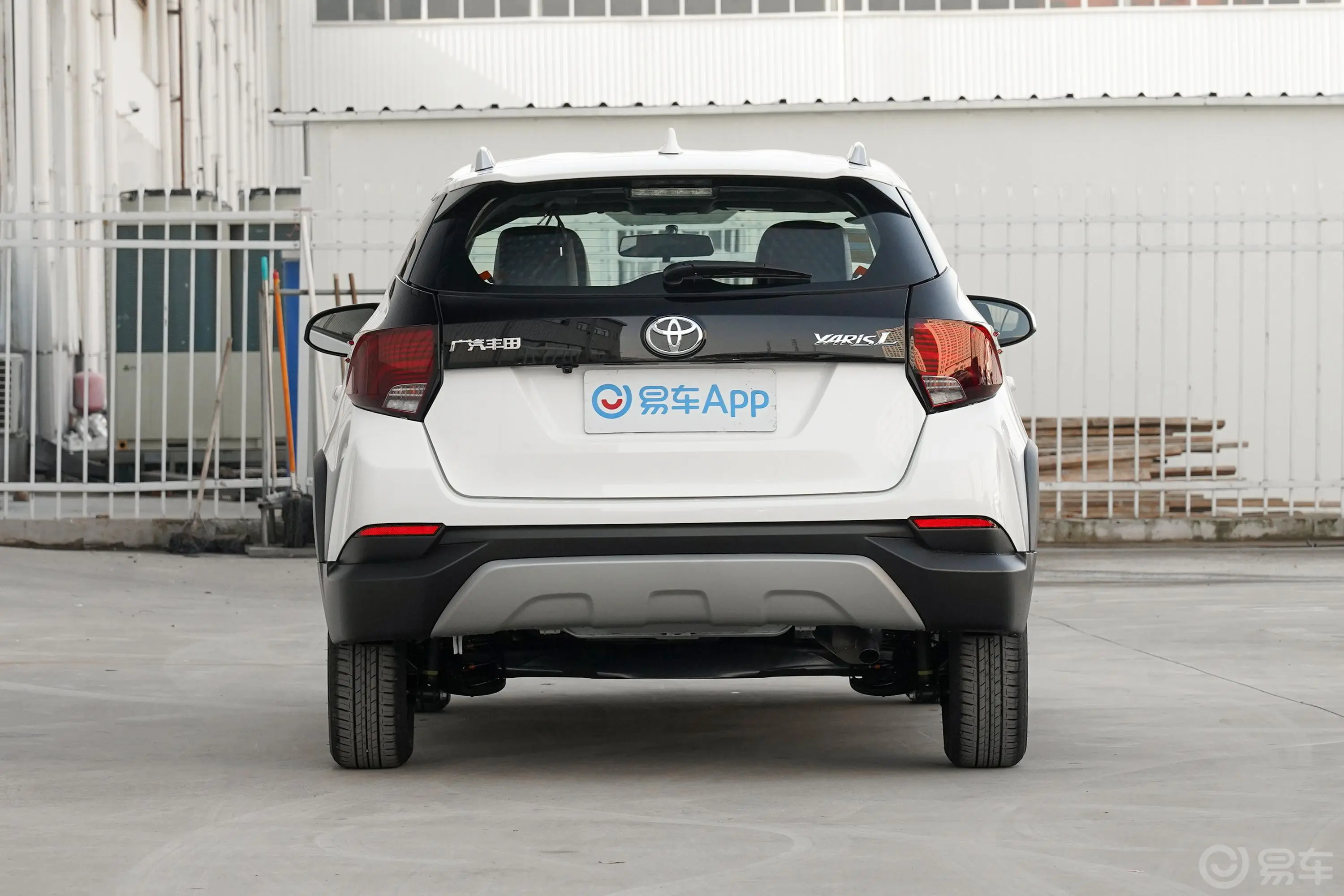 YARiS L 致炫致炫X 1.5L CVT 尊贵版正后水平