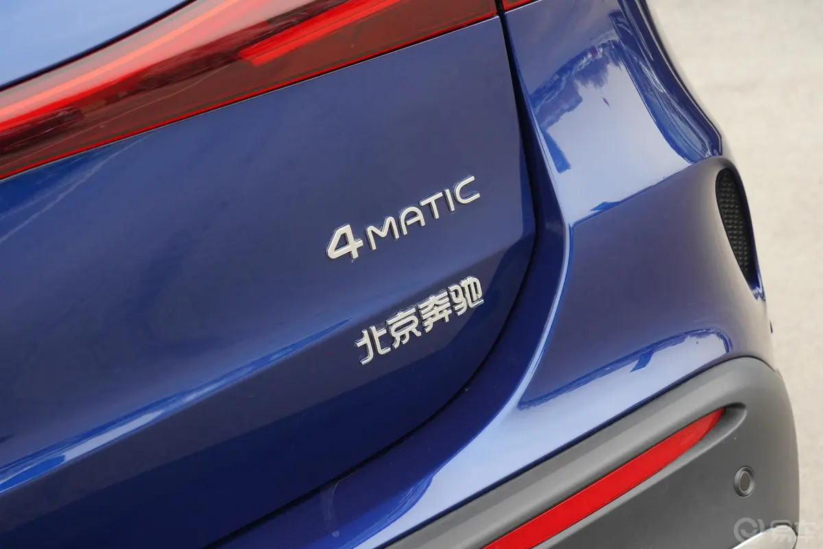 奔驰EQAEQA 300 4MATIC 首发特别版外观