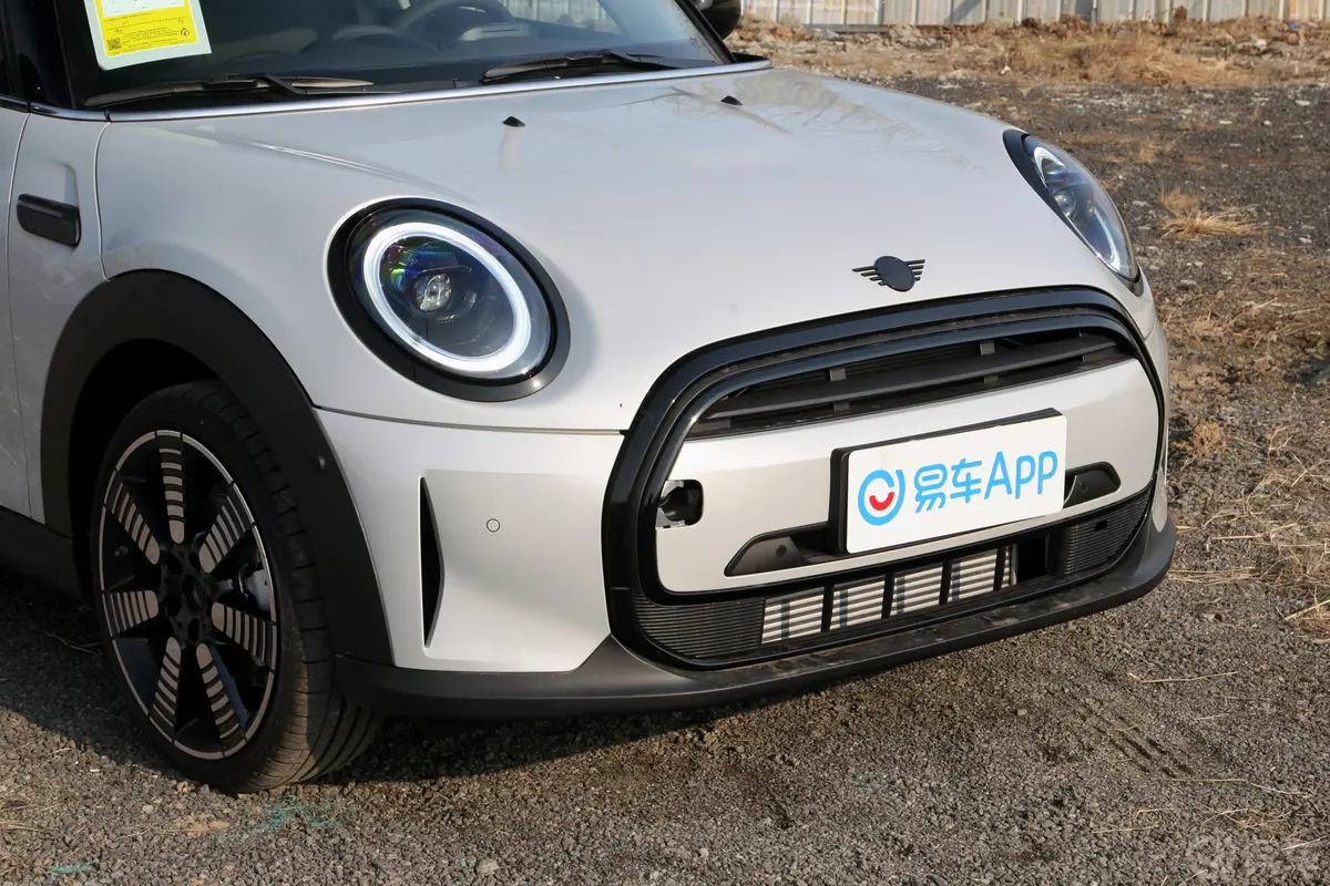 MINI1.5T COOPER 五门版 The Coopers 纪念版前格栅侧俯拍