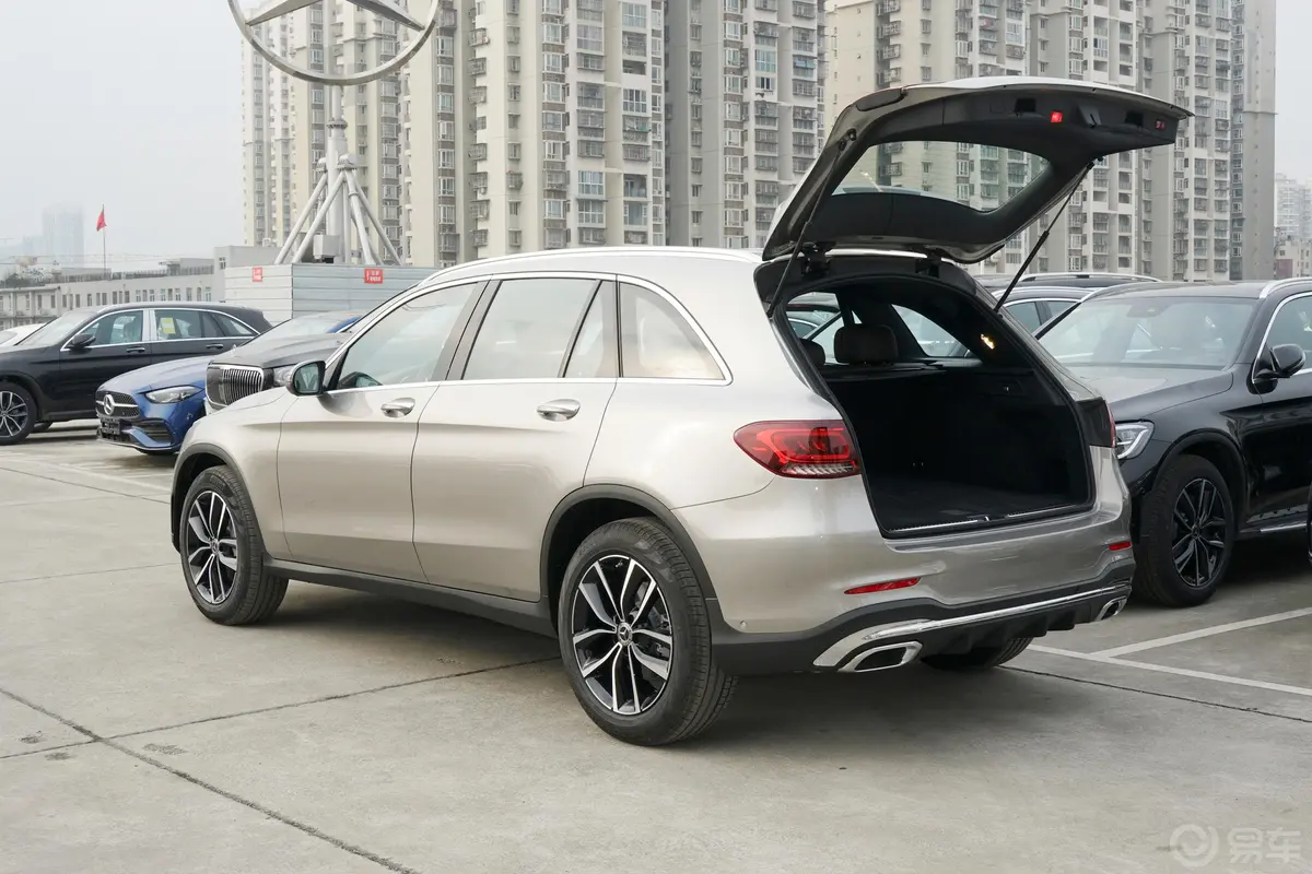 奔驰GLCGLC 260 L 4MATIC 豪华型空间