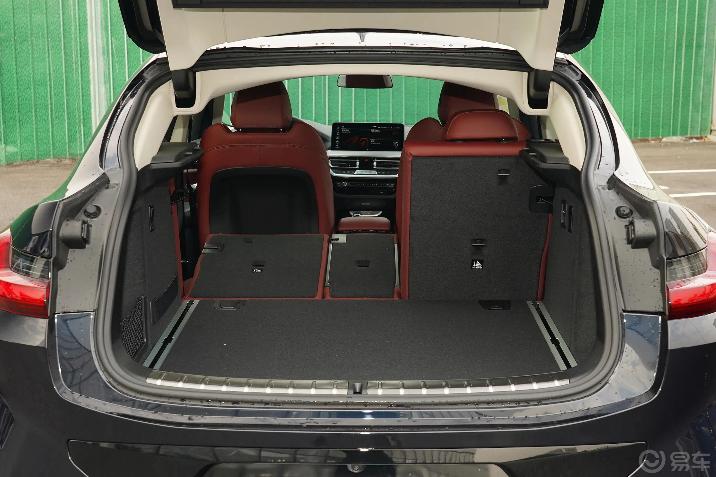 宝马X4xDrive30i M运动套装后备厢