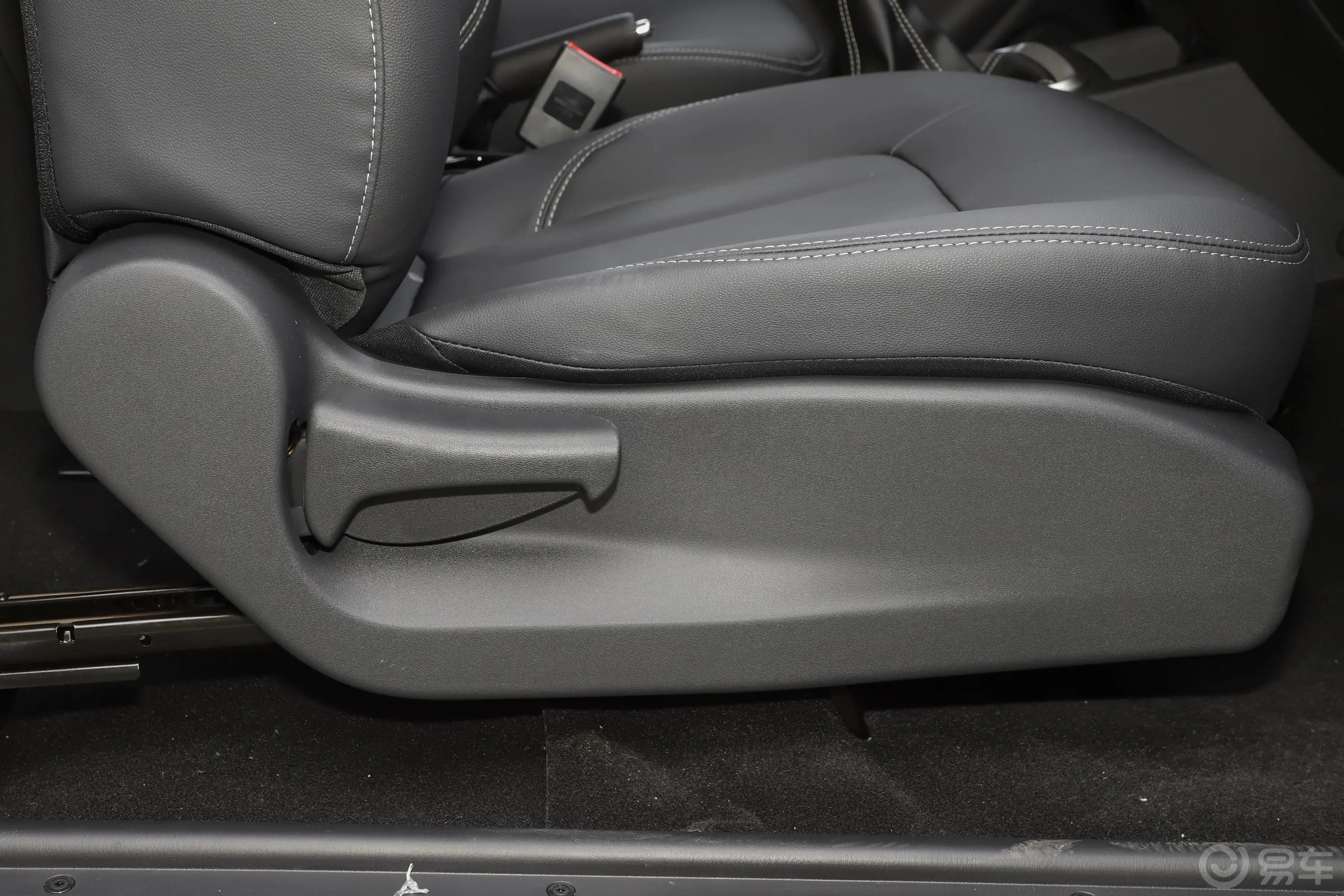 锐骐2.4L 四驱 基型车创业版2TZD 汽油副驾座椅调节