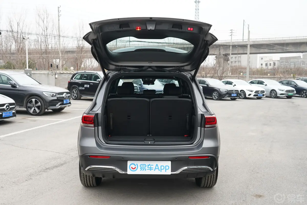 奔驰EQBEQB 350 4MATIC 首发特别版空间