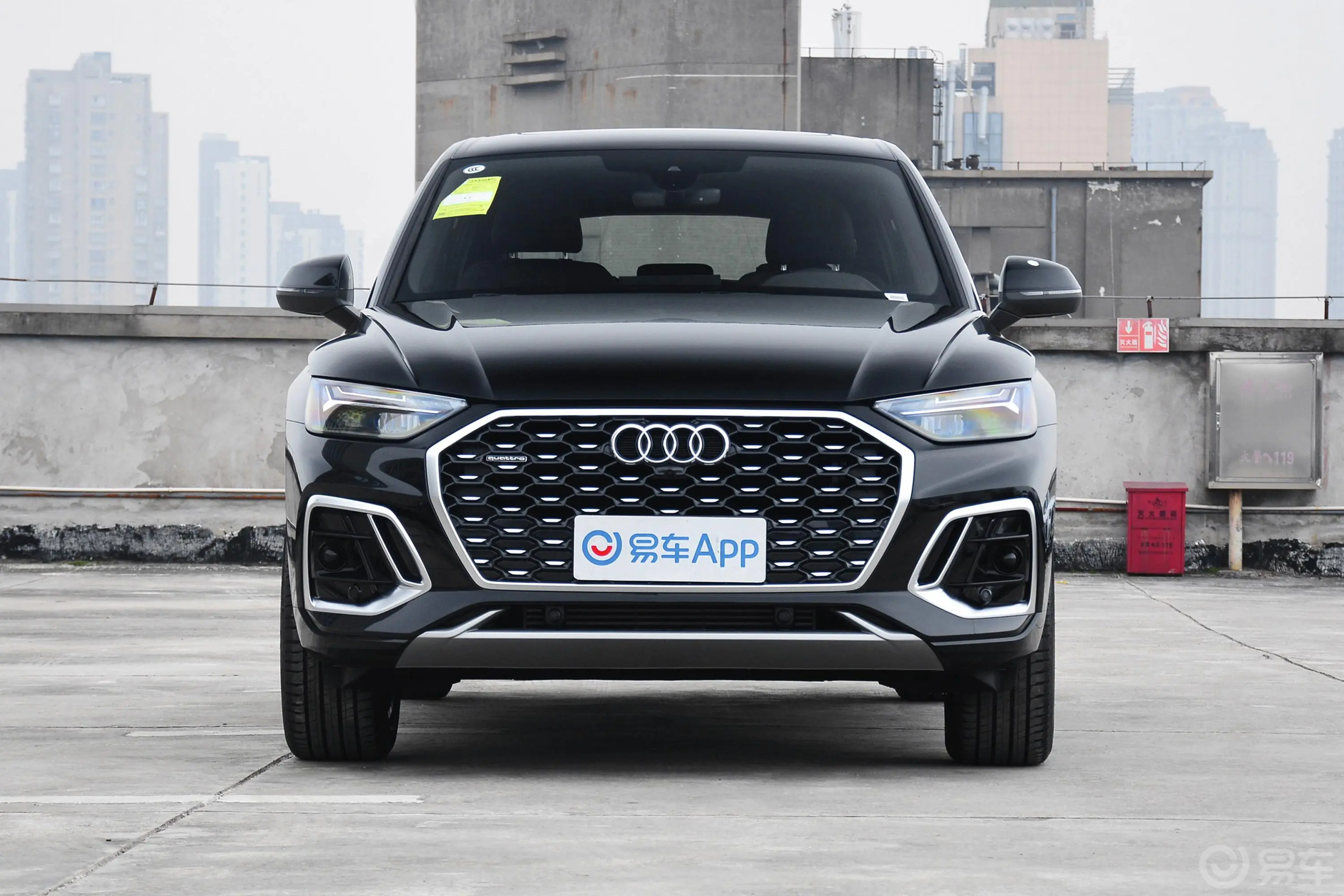 奥迪Q5L Sportback40 TFSI 时尚型正前水平