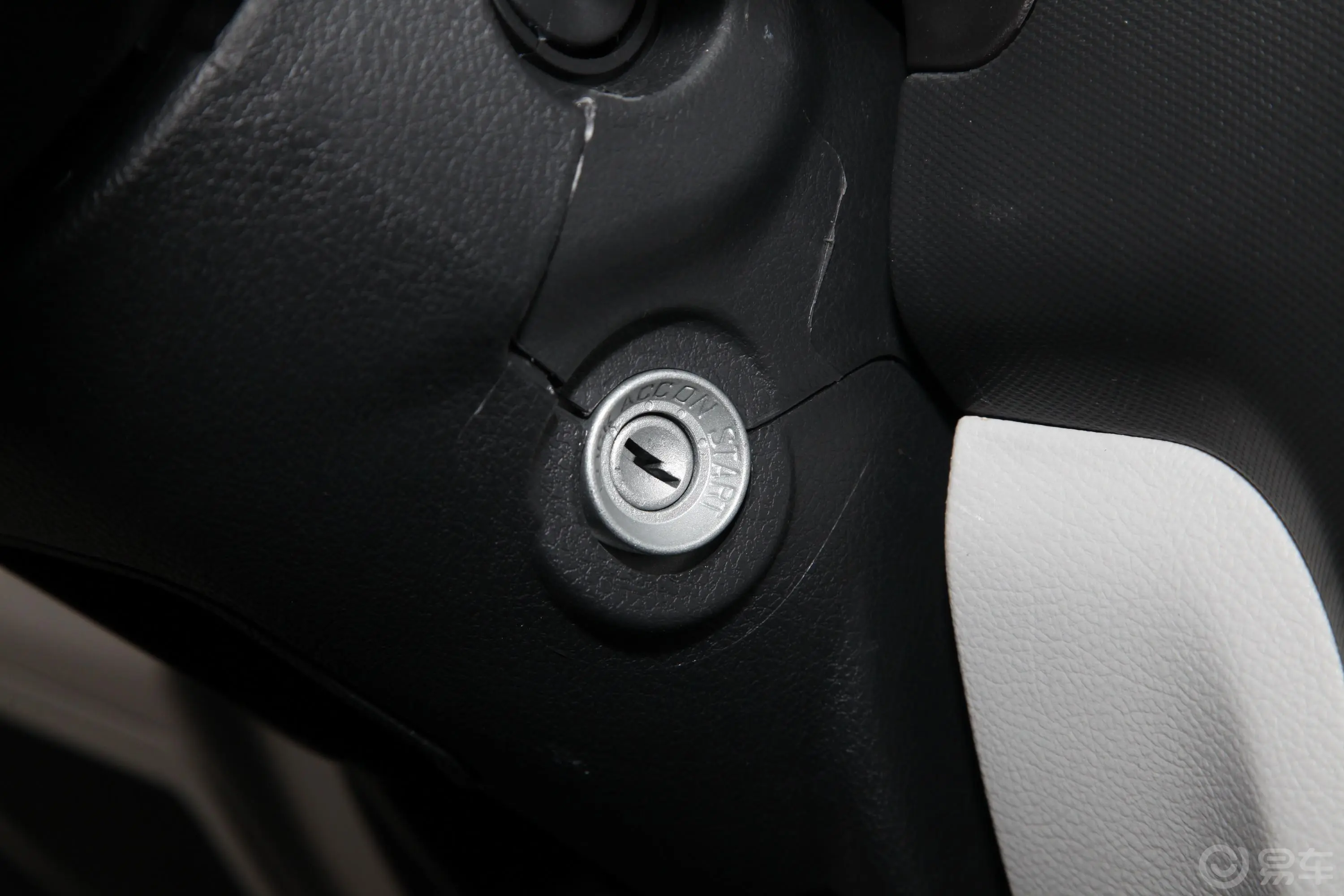 优优EV舒适型SQR5039钥匙孔或一键启动按键