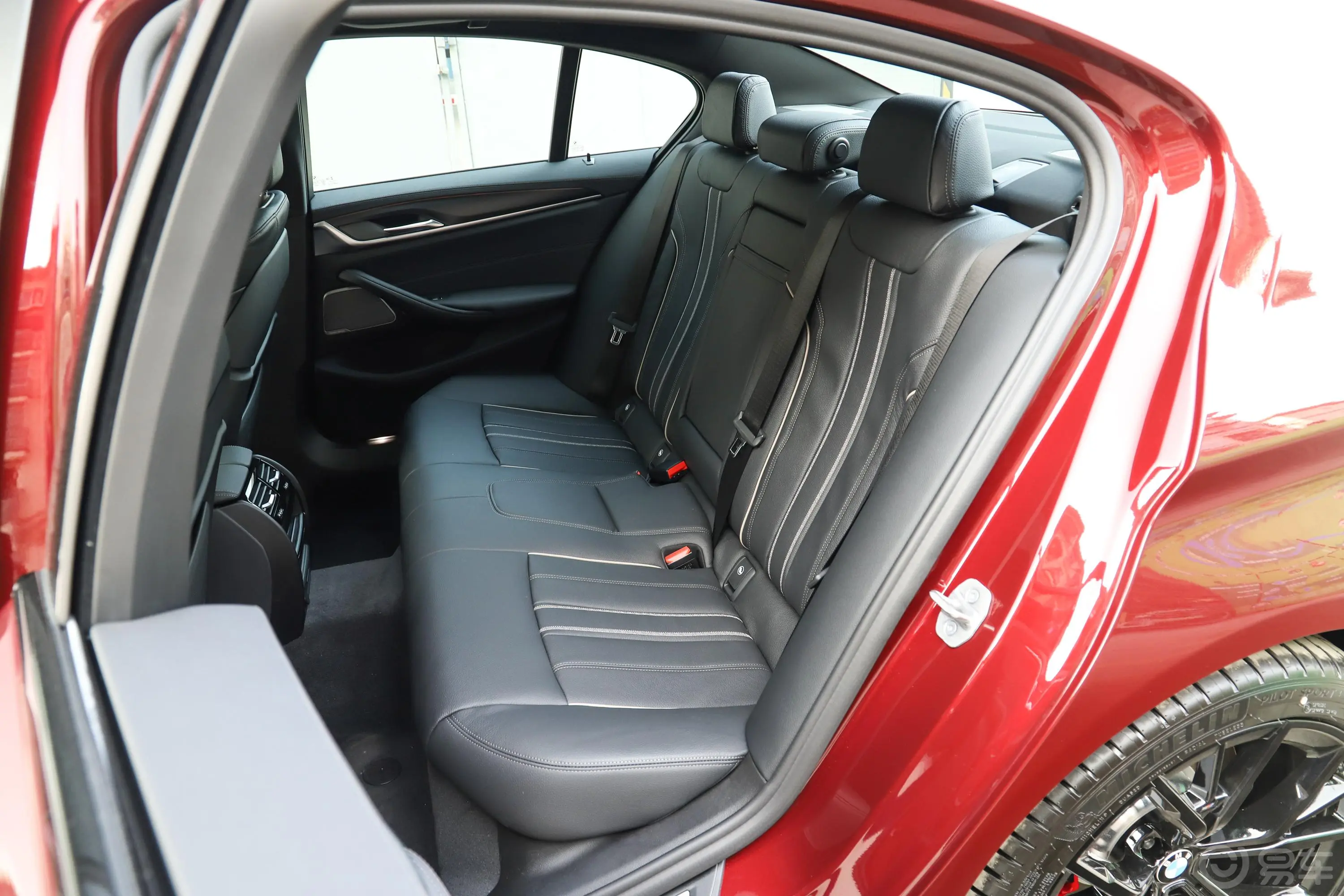 宝马5系(进口)改款 530i 风尚版 M运动套装后排座椅