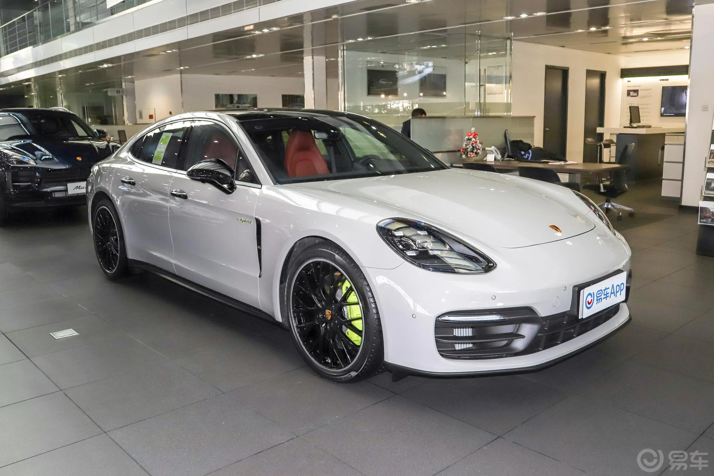 Panamera E-HybridPanamera 4 E-Hybrid 2.9T侧后45度车头向左水平