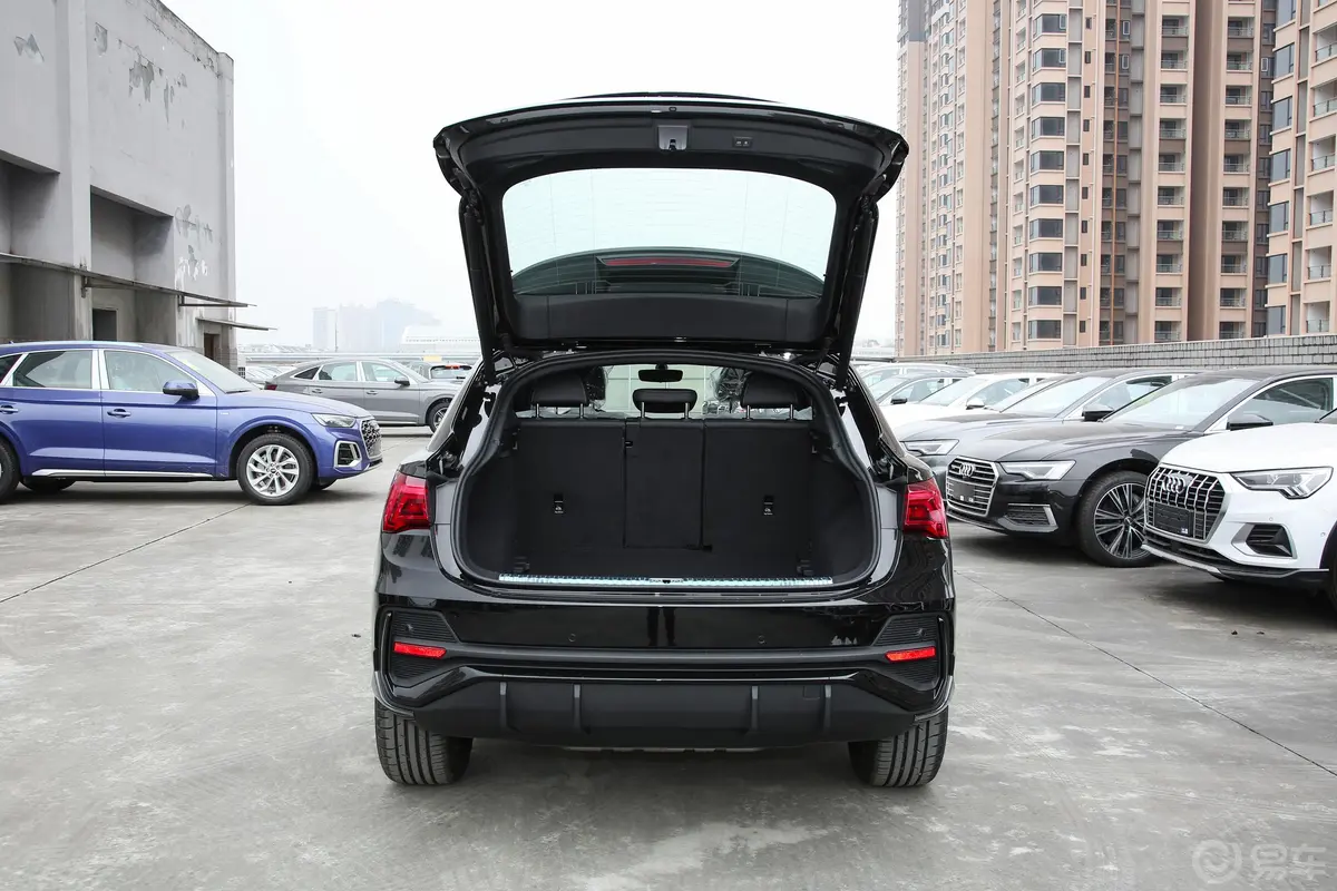 奥迪Q3 Sportback45 TFSI quattro 时尚型空间