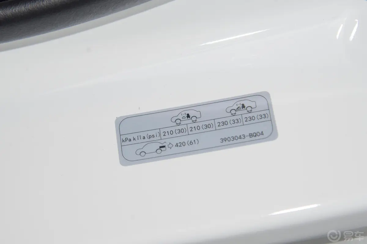 长安CS35PLUS改款 荣耀百万版 1.6L 手动 豪华型胎压信息铭牌