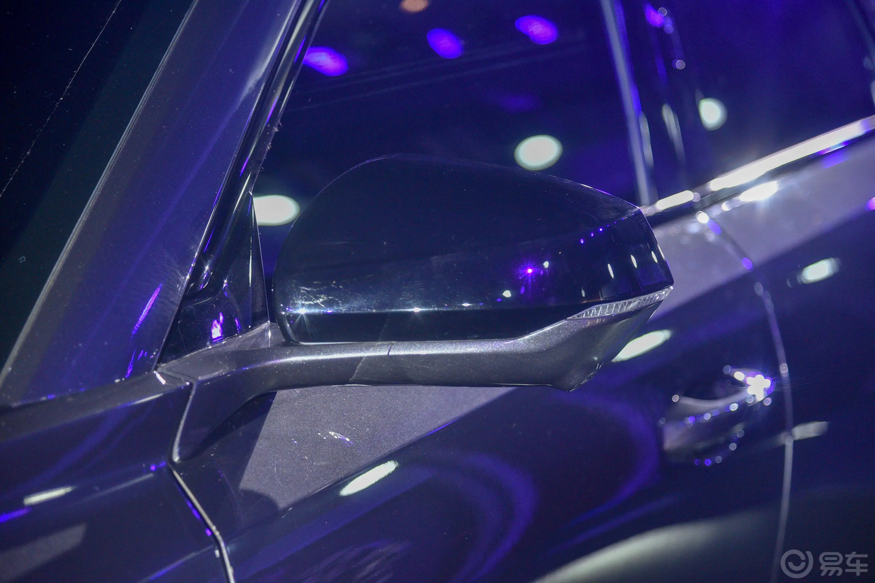 长安欧尚Z6新能源试装车主驾驶后视镜背面