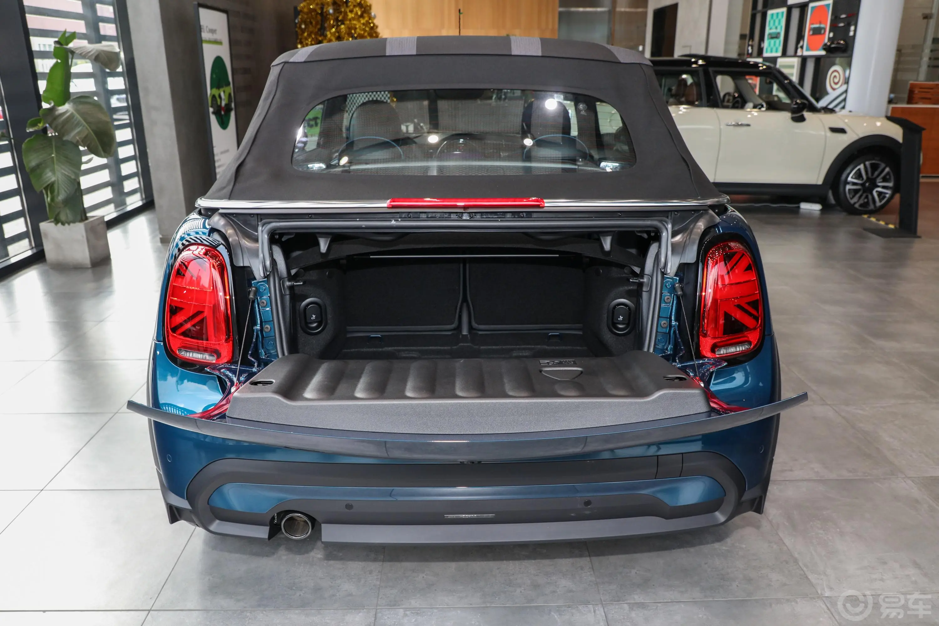 MINI CABRIO改款 1.5T COOPER CABRIO Sidewalk空间