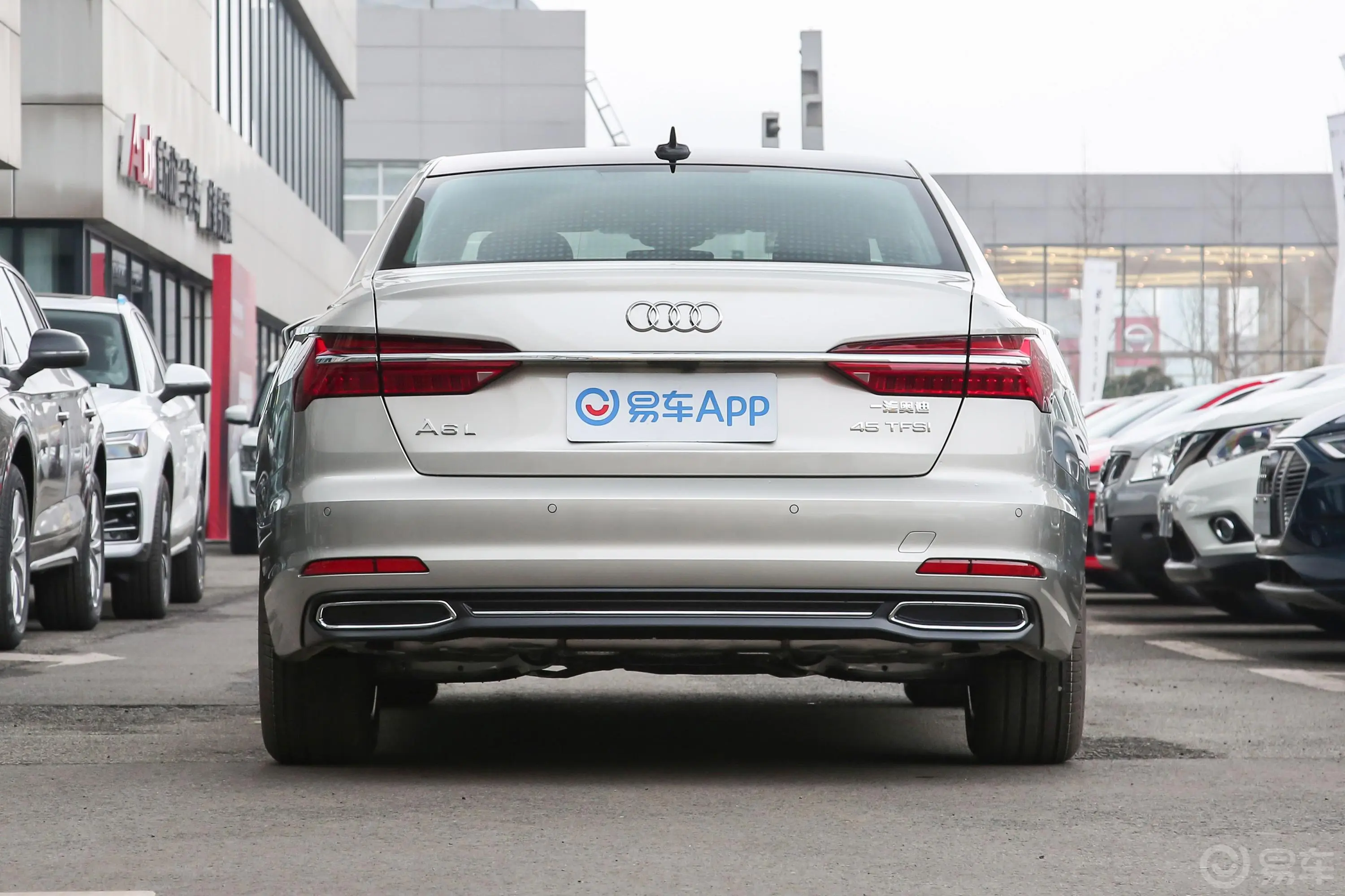 奥迪A6L45 TFSI 臻选致雅型外观