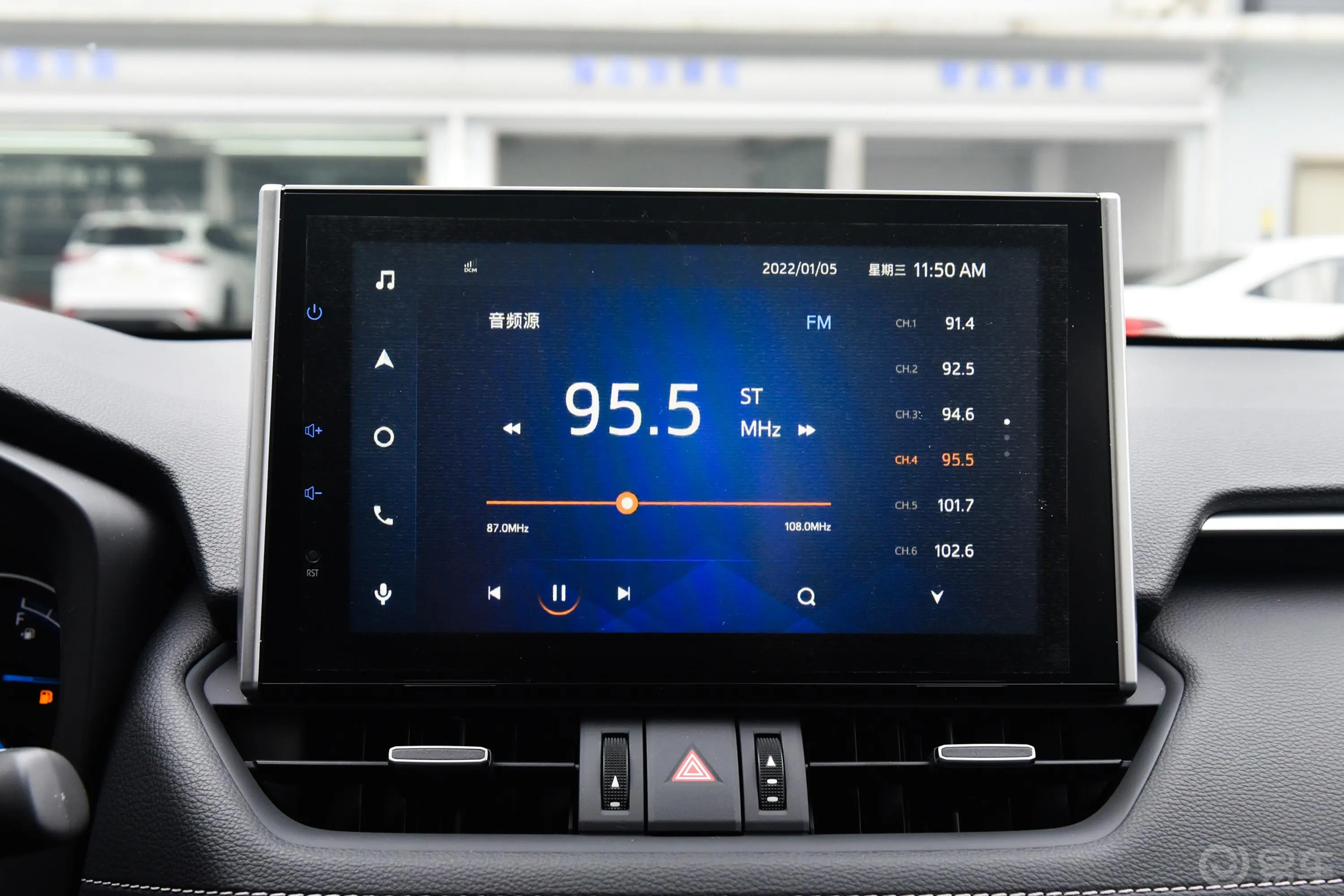 RAV4荣放改款 双擎 2.5L E-CVT 四驱 旗舰版音响