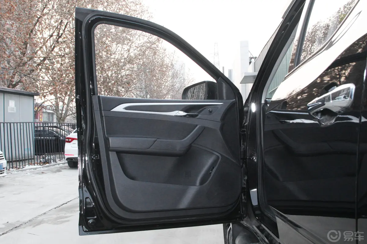 大通T70改款 2.0T 自动两驱标厢高底盘双排澳洲版 柴油驾驶员侧前车门