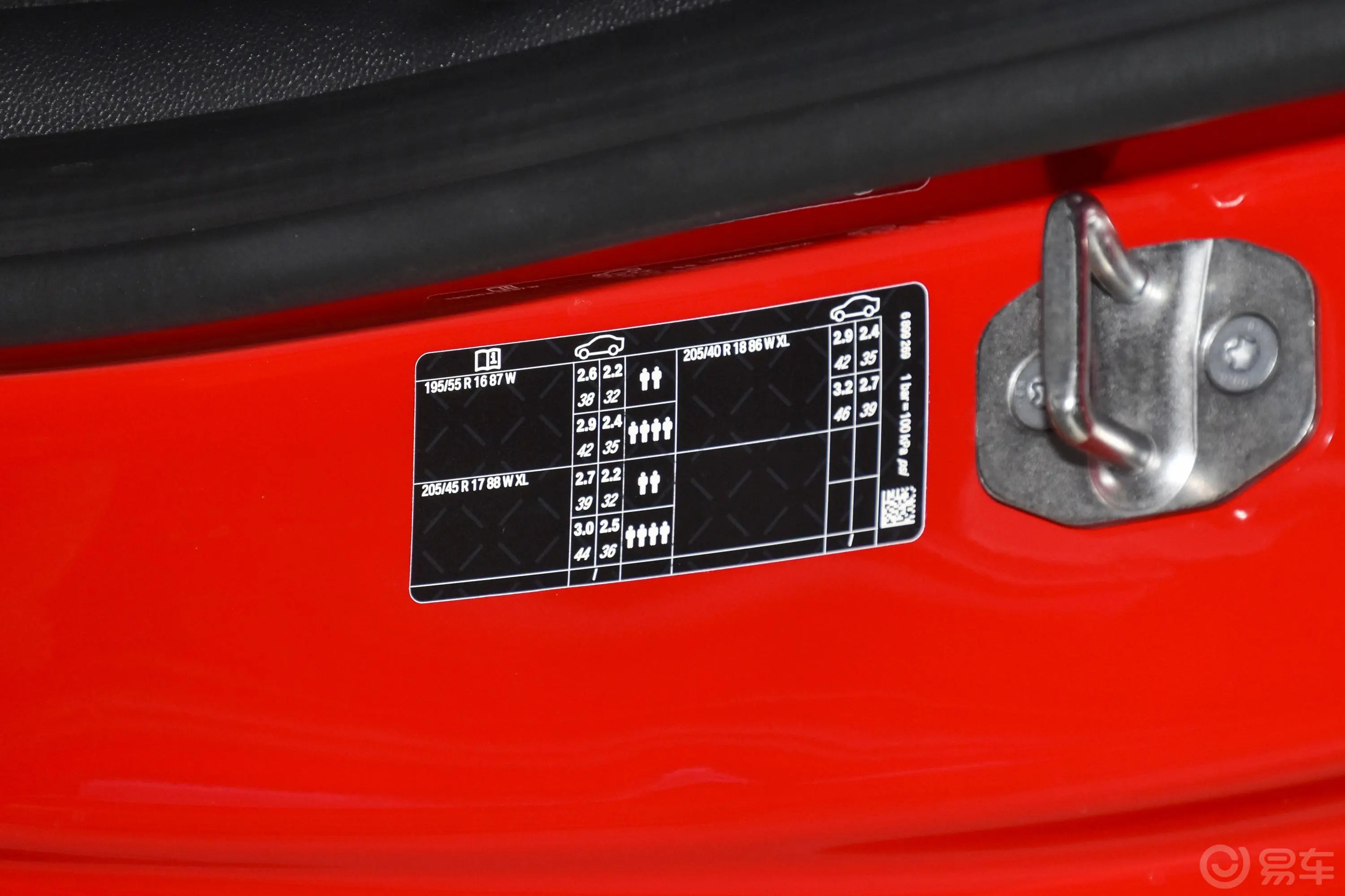MINI改款 2.0T COOPER S 赛车手胎压信息铭牌