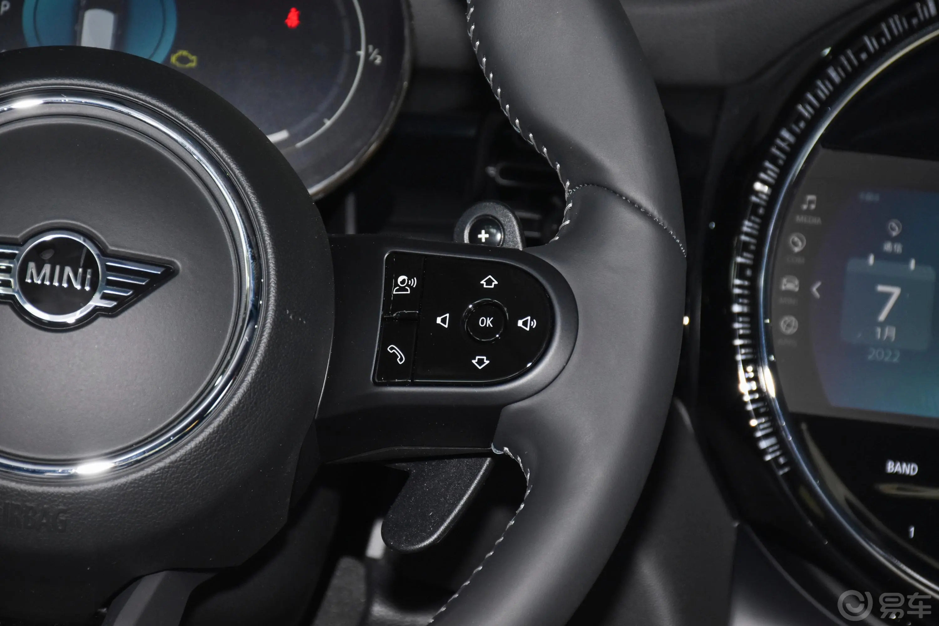 MINI改款 2.0T COOPER S 赛车手右侧方向盘功能按键