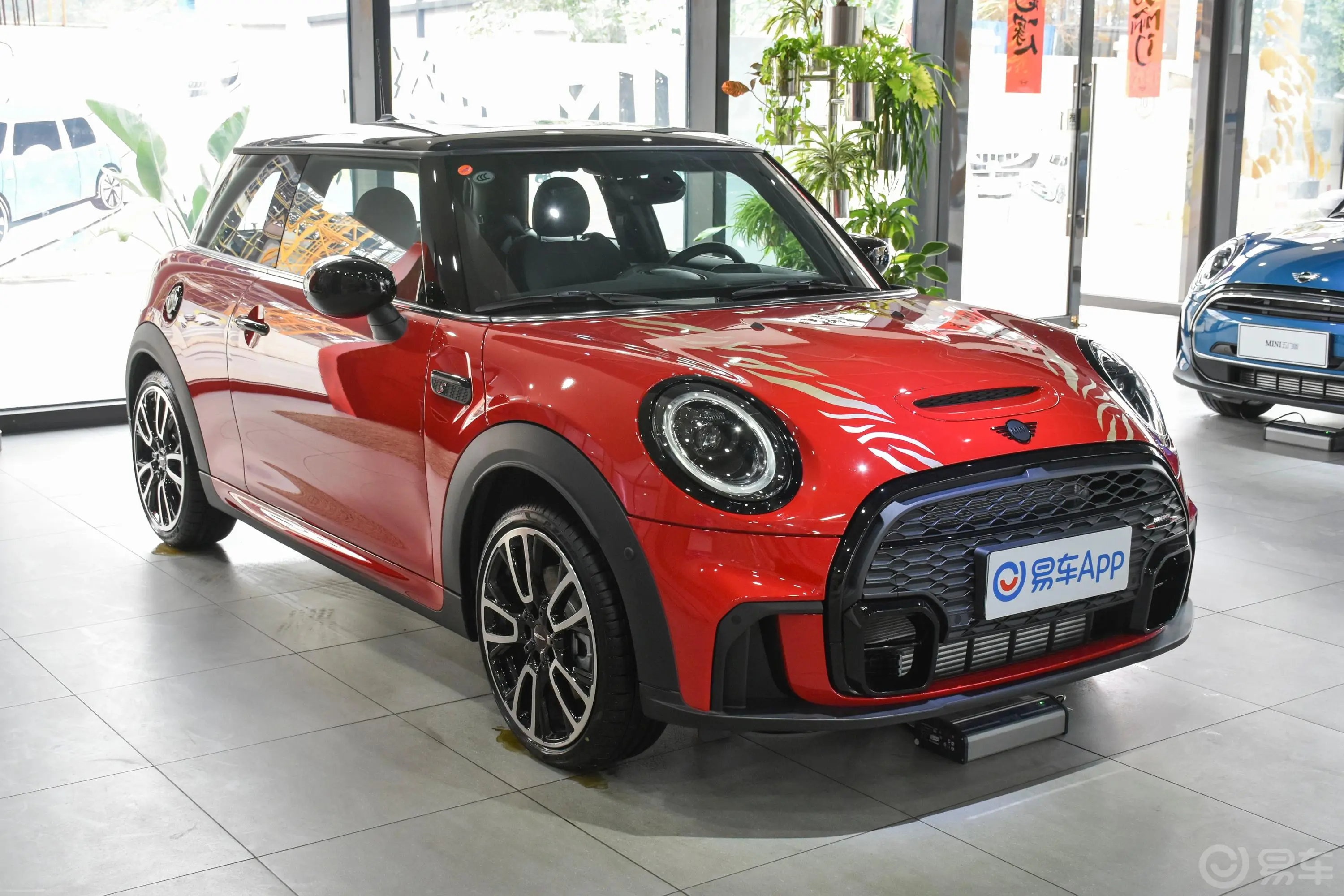 MINI改款 2.0T COOPER S 赛车手侧前45度车头向右水平