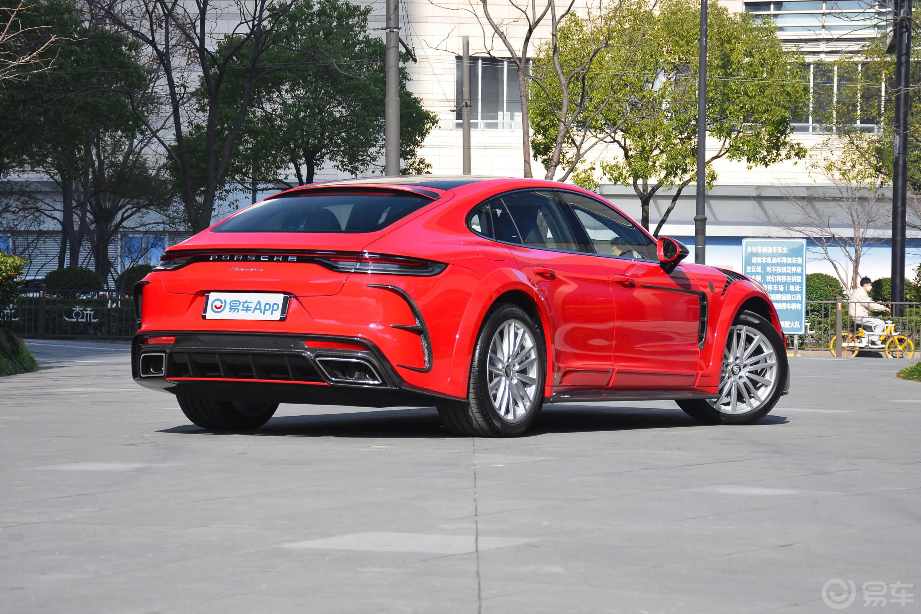 迈莎锐Panamera2.9T侧后45度车头向右水平