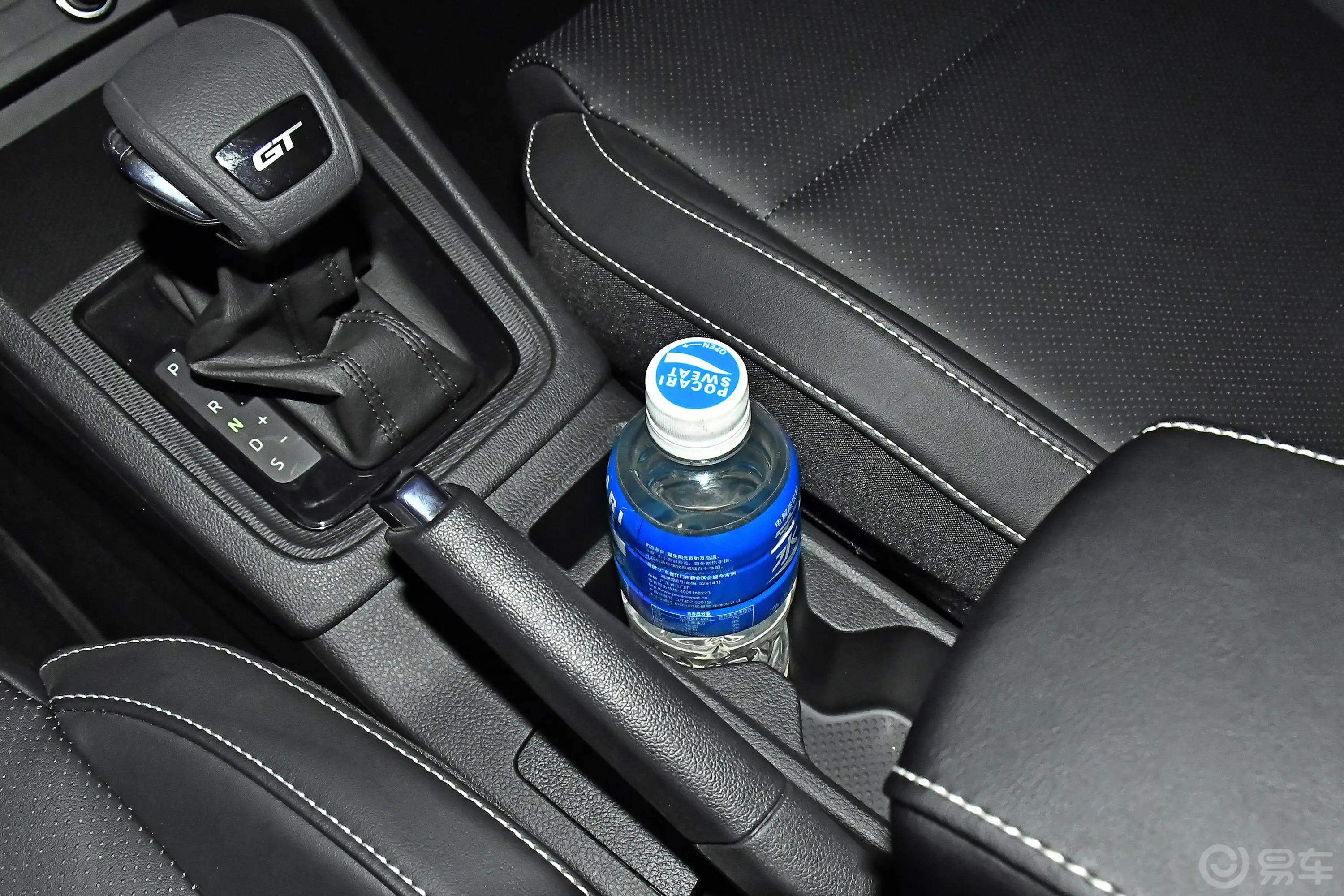 柯米克GT 1.5L 自动舒适版前排杯架