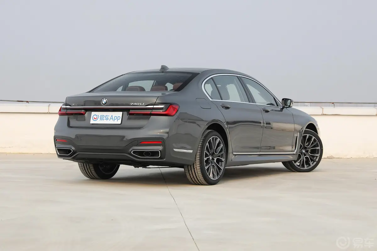 宝马7系740Li xDrive 行政型 M运动套装外观