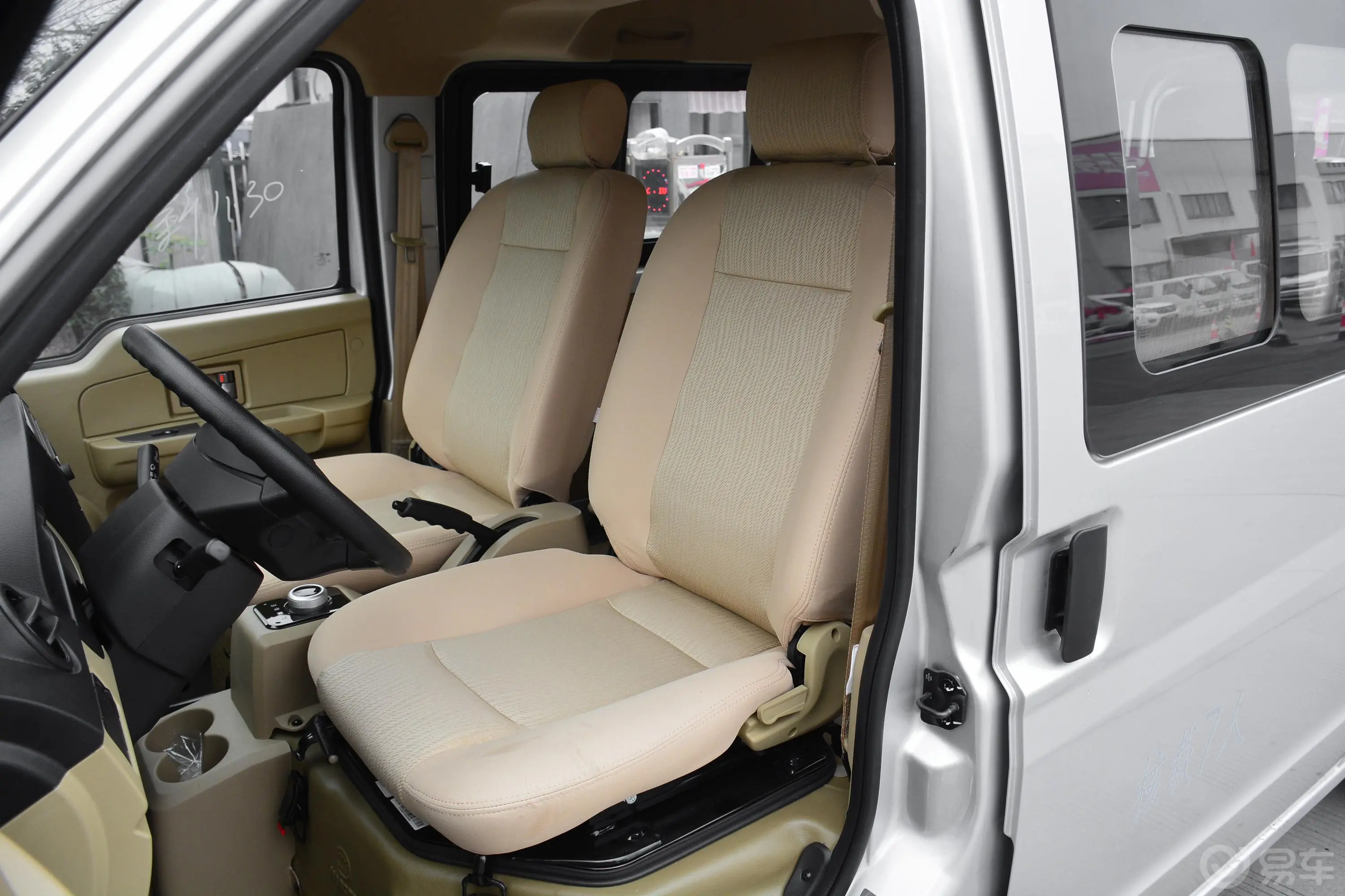 东风小康EC36双侧滑门 标准型国轩高科电池 41.932kWh驾驶员座椅