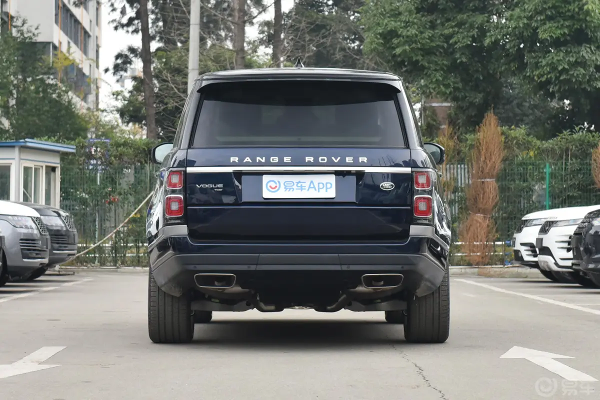 揽胜3.0 L6 400PS 传世加长经典版外观