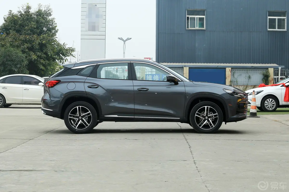 MG ONE数智运动 1.5T CVT α 初创版正侧车头向右水平