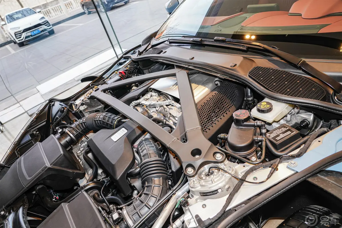 阿斯顿·马丁DB114.0T V8 Coupe发动机舱整体