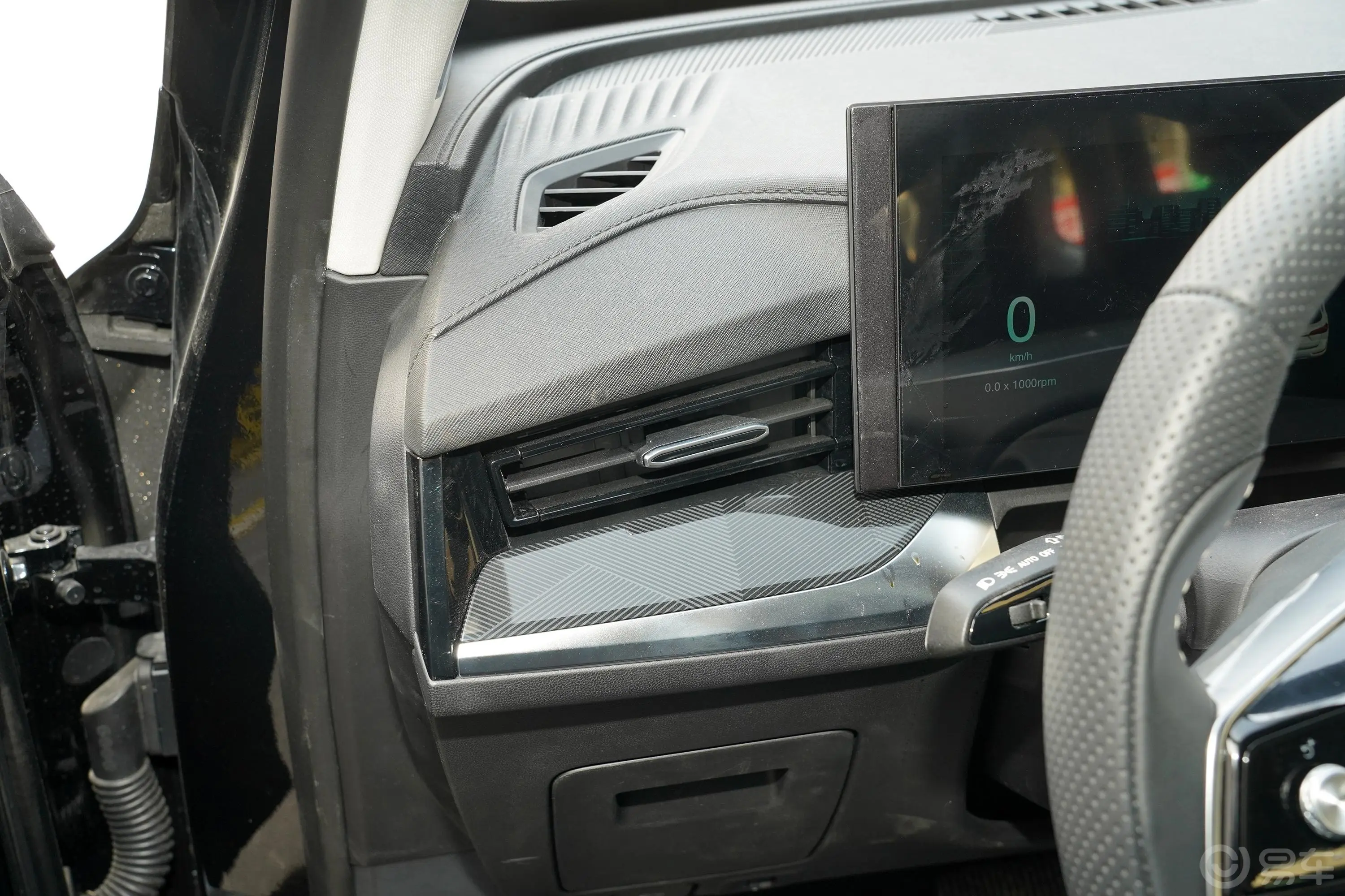 荣威RX5 MAX2.0T 有为尊荣版主驾驶位