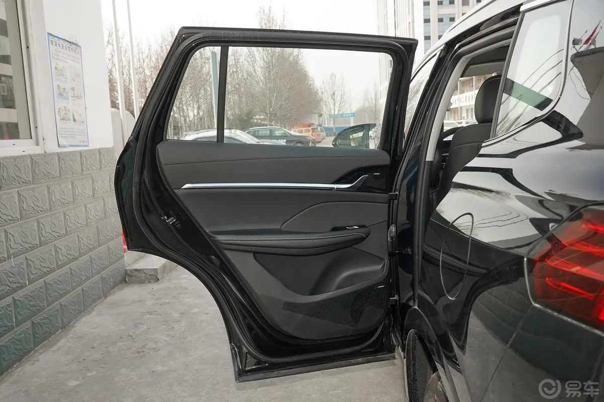 荣威RX5 MAX2.0T 有为尊荣版驾驶员侧后车门