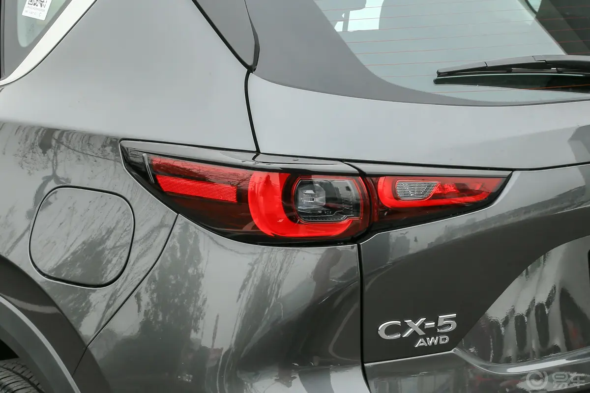 马自达CX-52.5L 四驱尊耀型尾灯侧45度俯拍