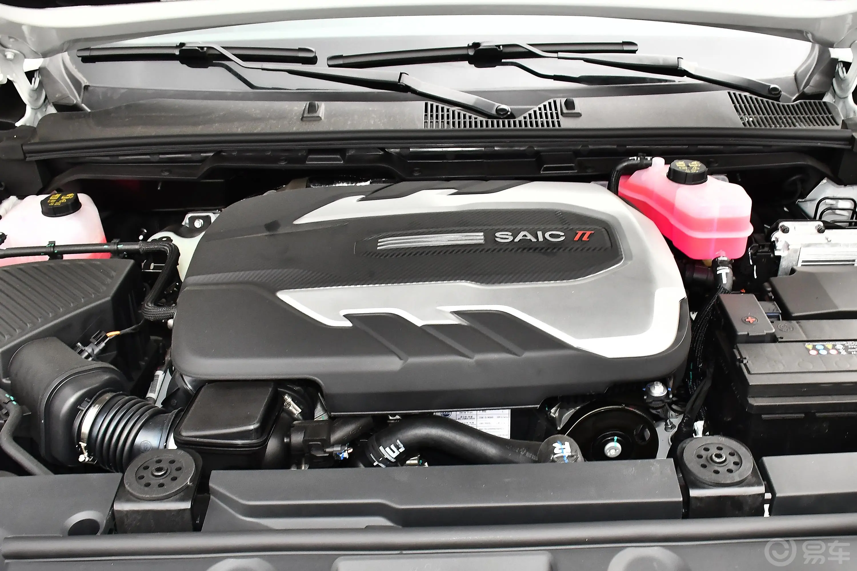 大通T902.0T 手动四驱双增压长箱高底盘舒享型 柴油发动机特写