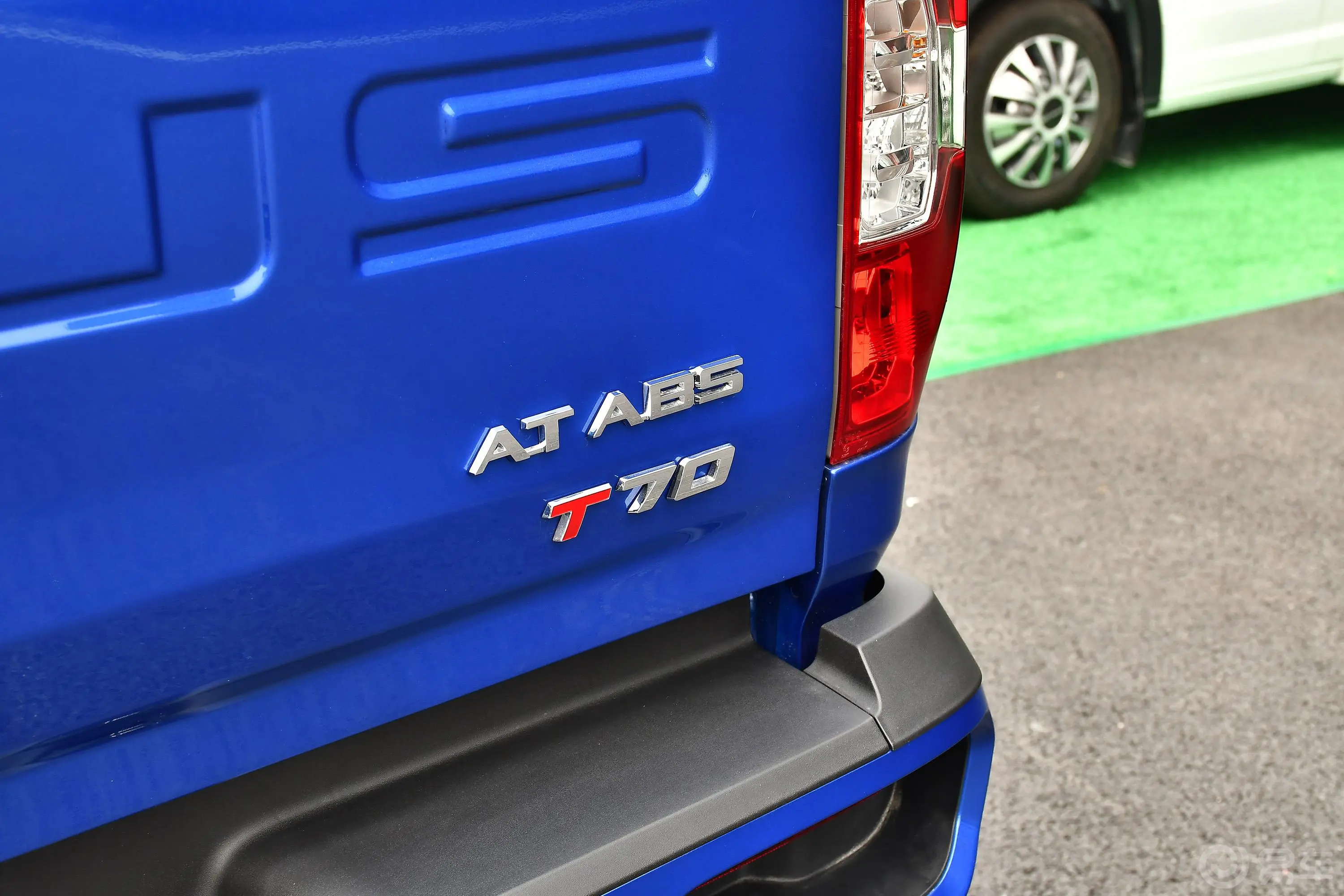 大通T70改款 2.0T 自动两驱长箱高底盘进取版 柴油外观