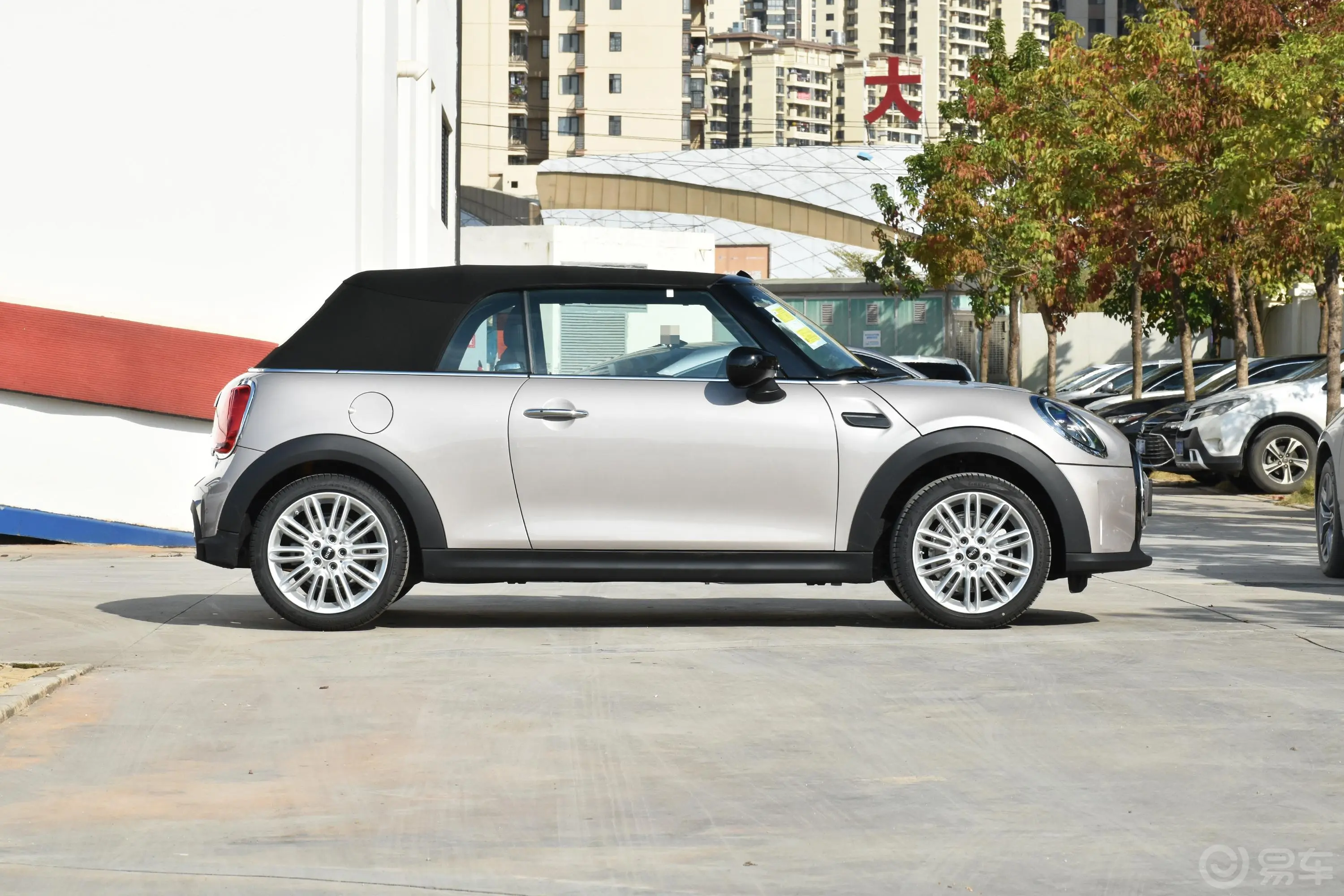 MINI CABRIO改款 1.5T COOPER CABRIO 经典派正侧车头向右水平