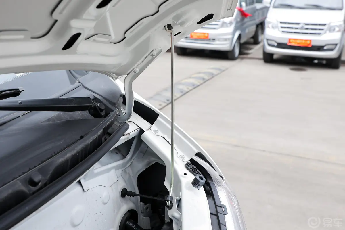 跨越星V31.5L 客车豪华型 7座外观