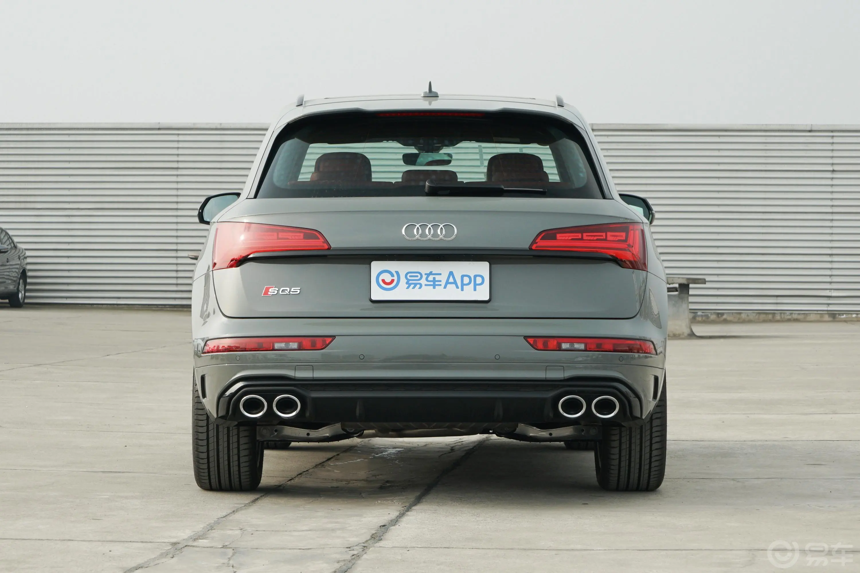 奥迪SQ53.0T quattro正后水平