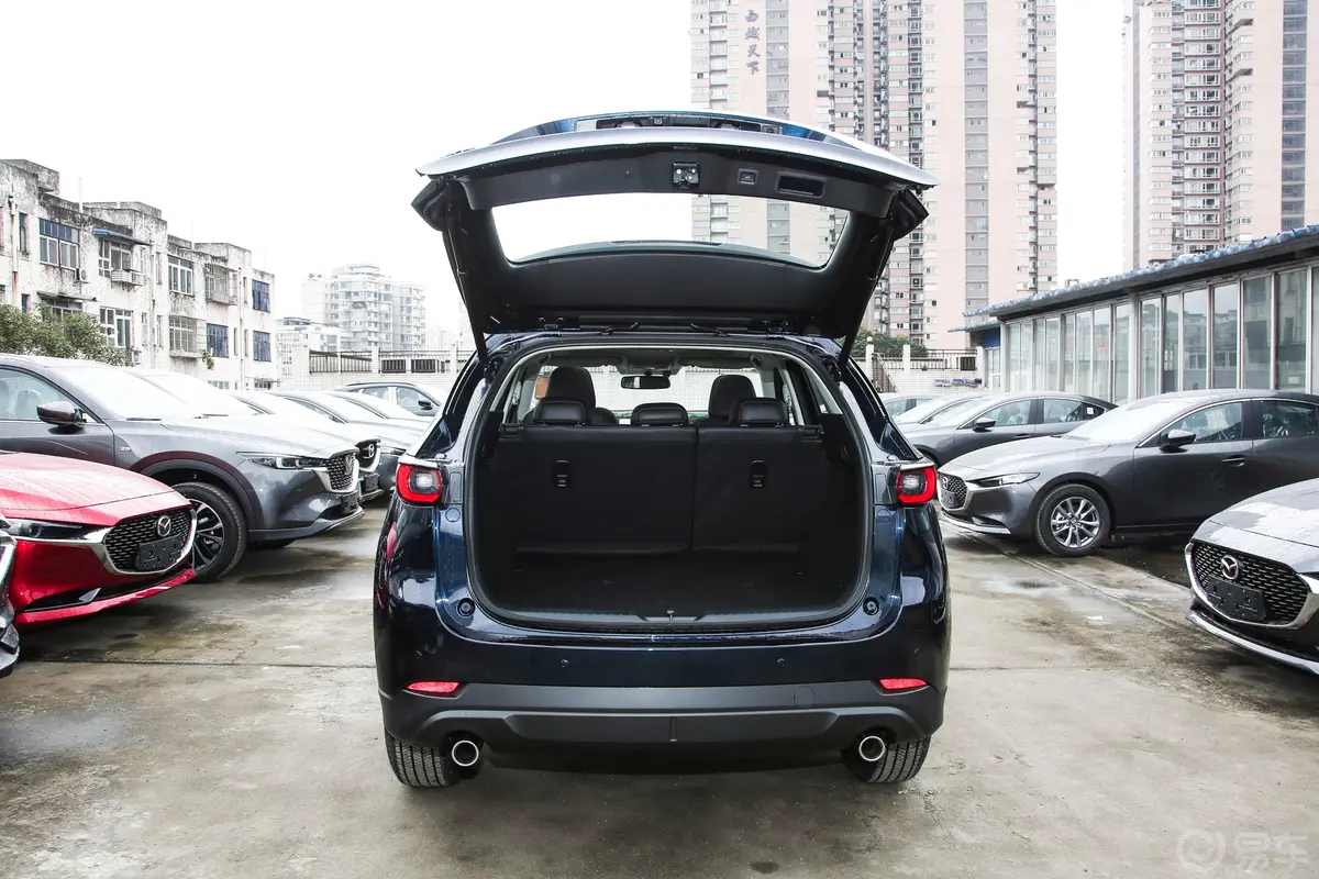 马自达CX-52.0L 两驱智雅型后备厢