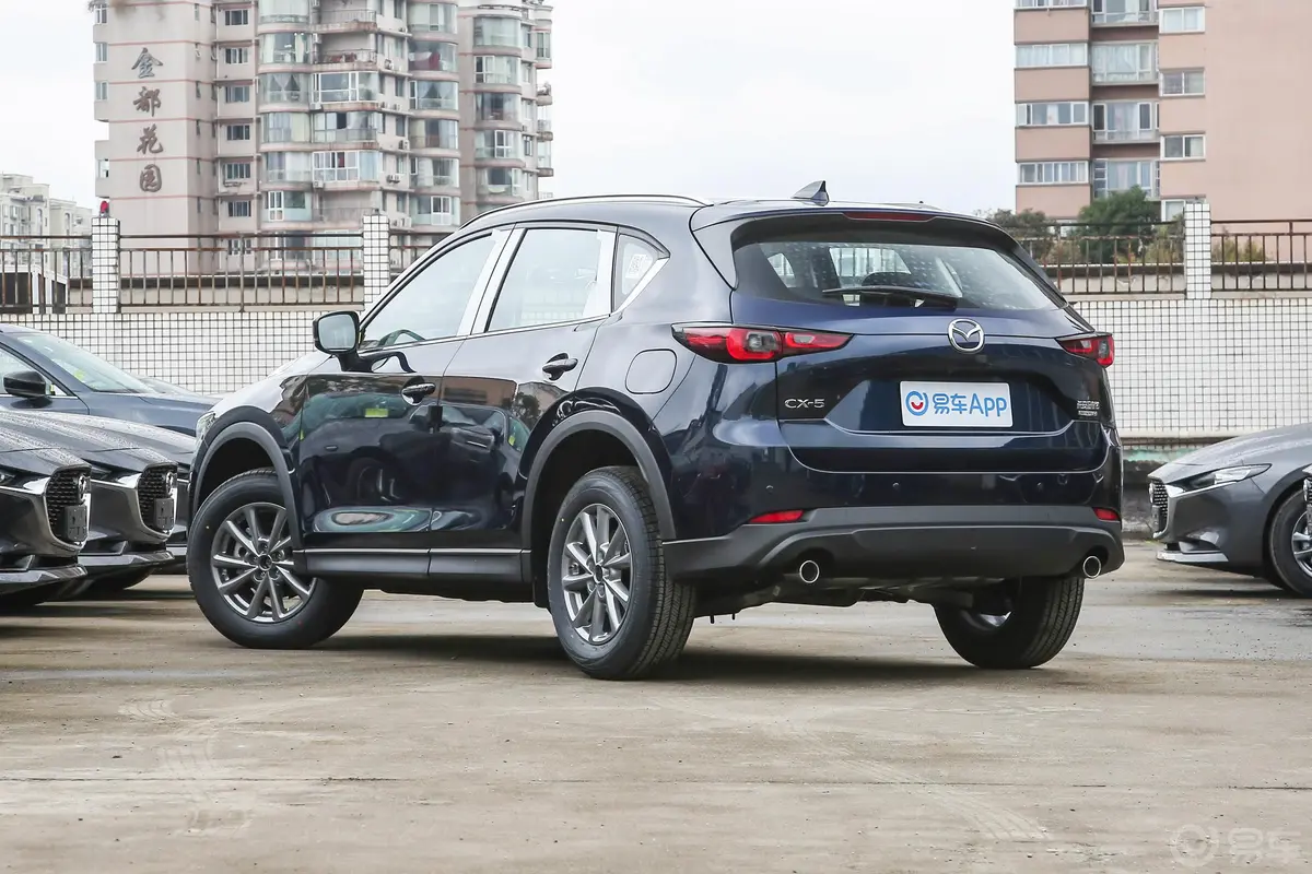 马自达CX-52.0L 两驱智雅型侧后45度车头向左水平